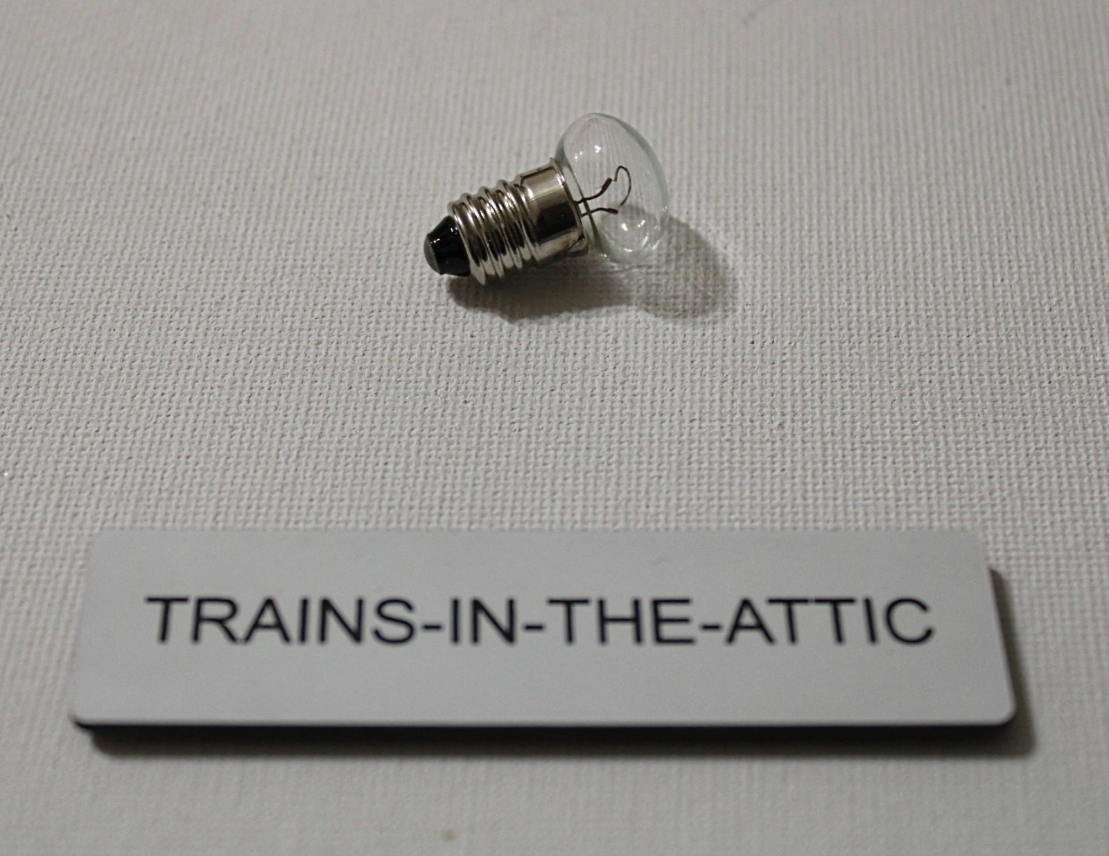LIONEL 706 CLEAR 14 VOLT FLAT FACED SCREW BASE BULB