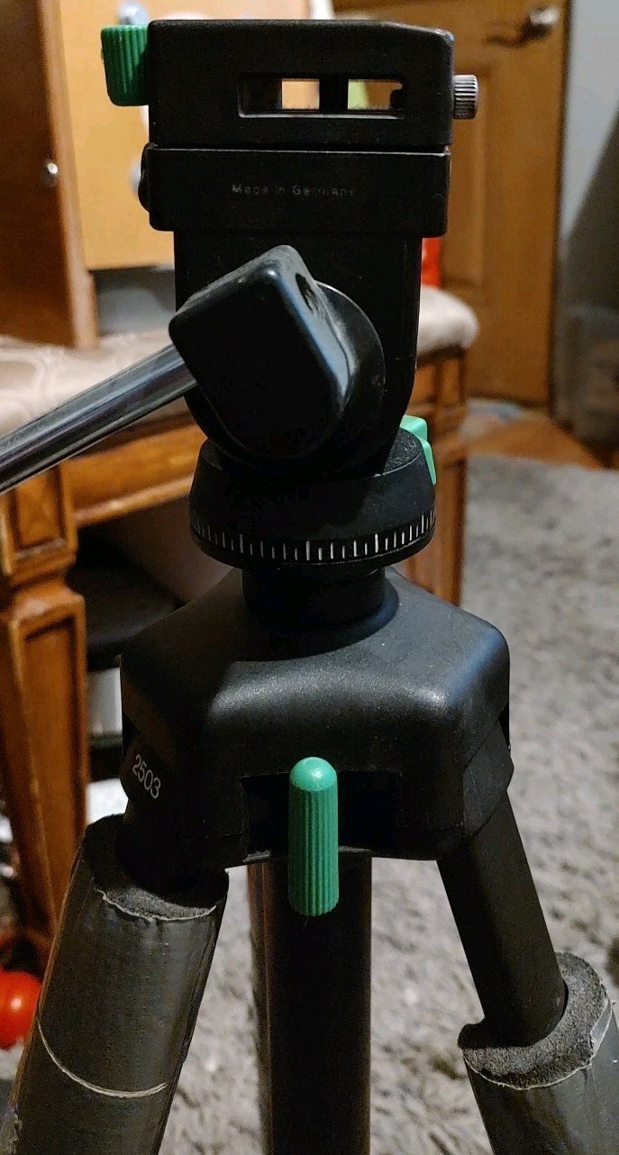 Cullmann #2503 Adjustable Tilt Head Camera Tripod