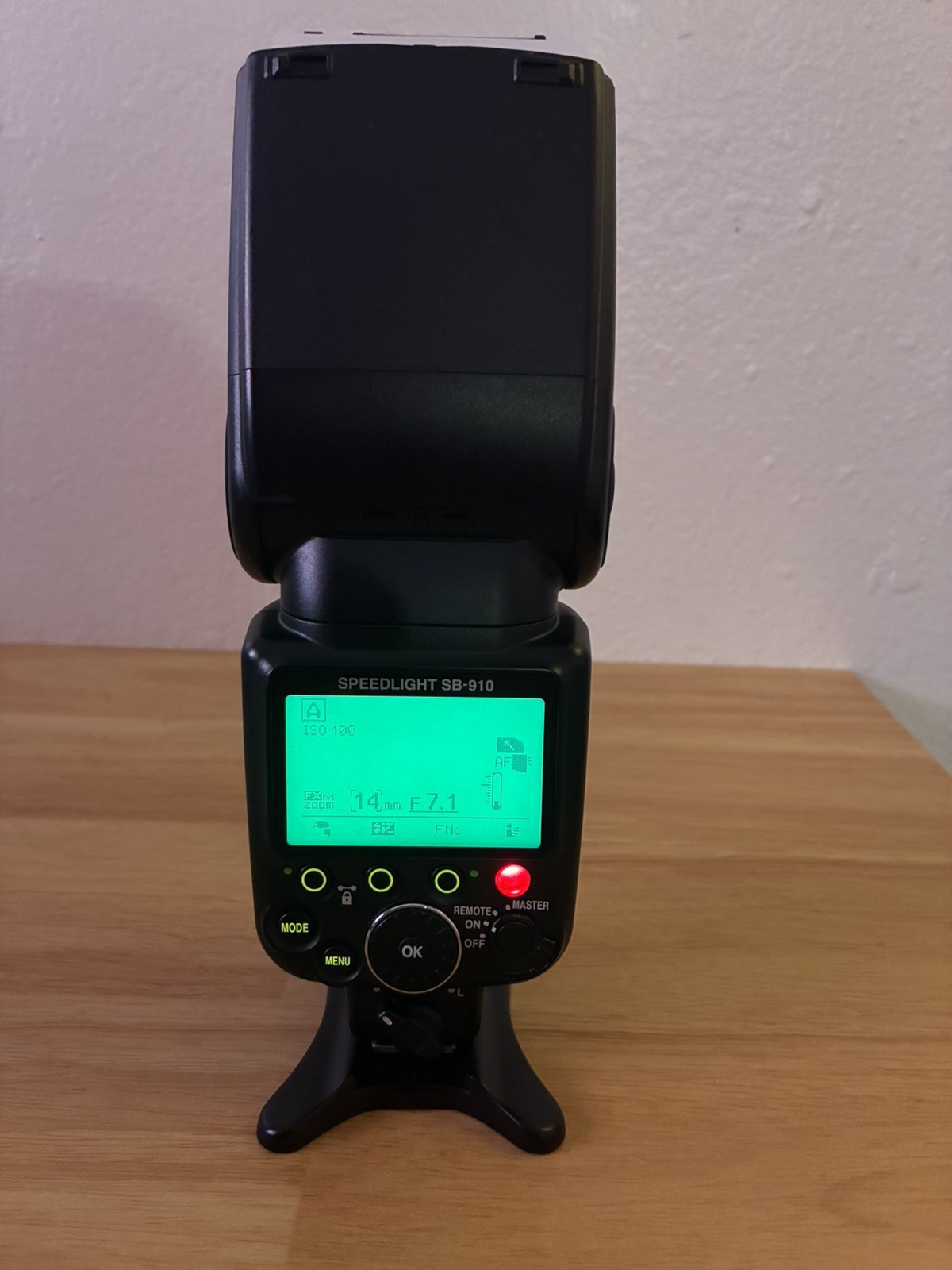 Nikon Speedlight SB-910 with Box and Accessories Used
