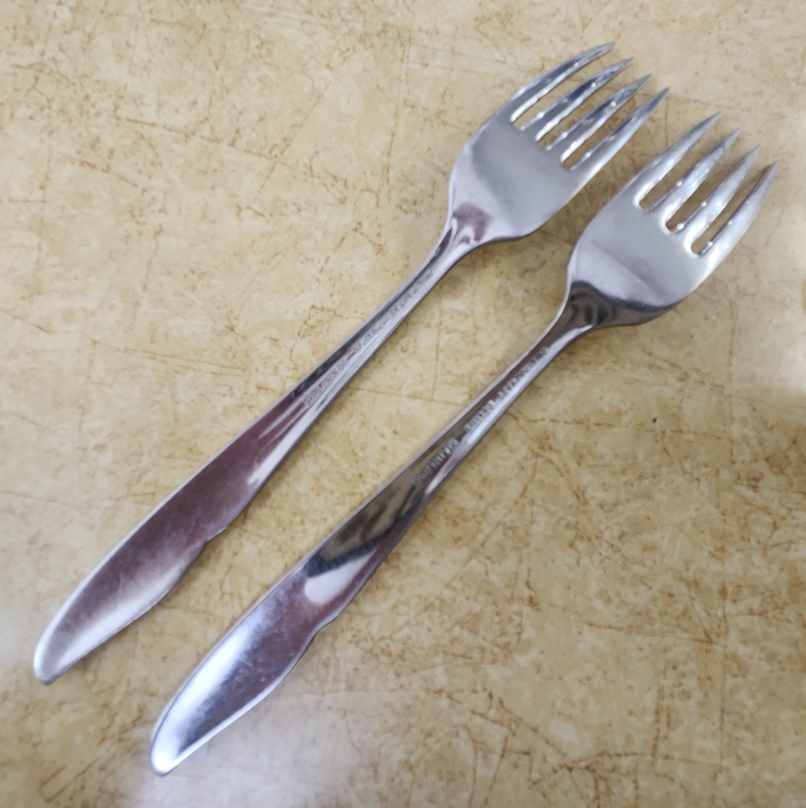 2 Oneidacraft Stainless PROFILE Dinner Forks 7-1/4"