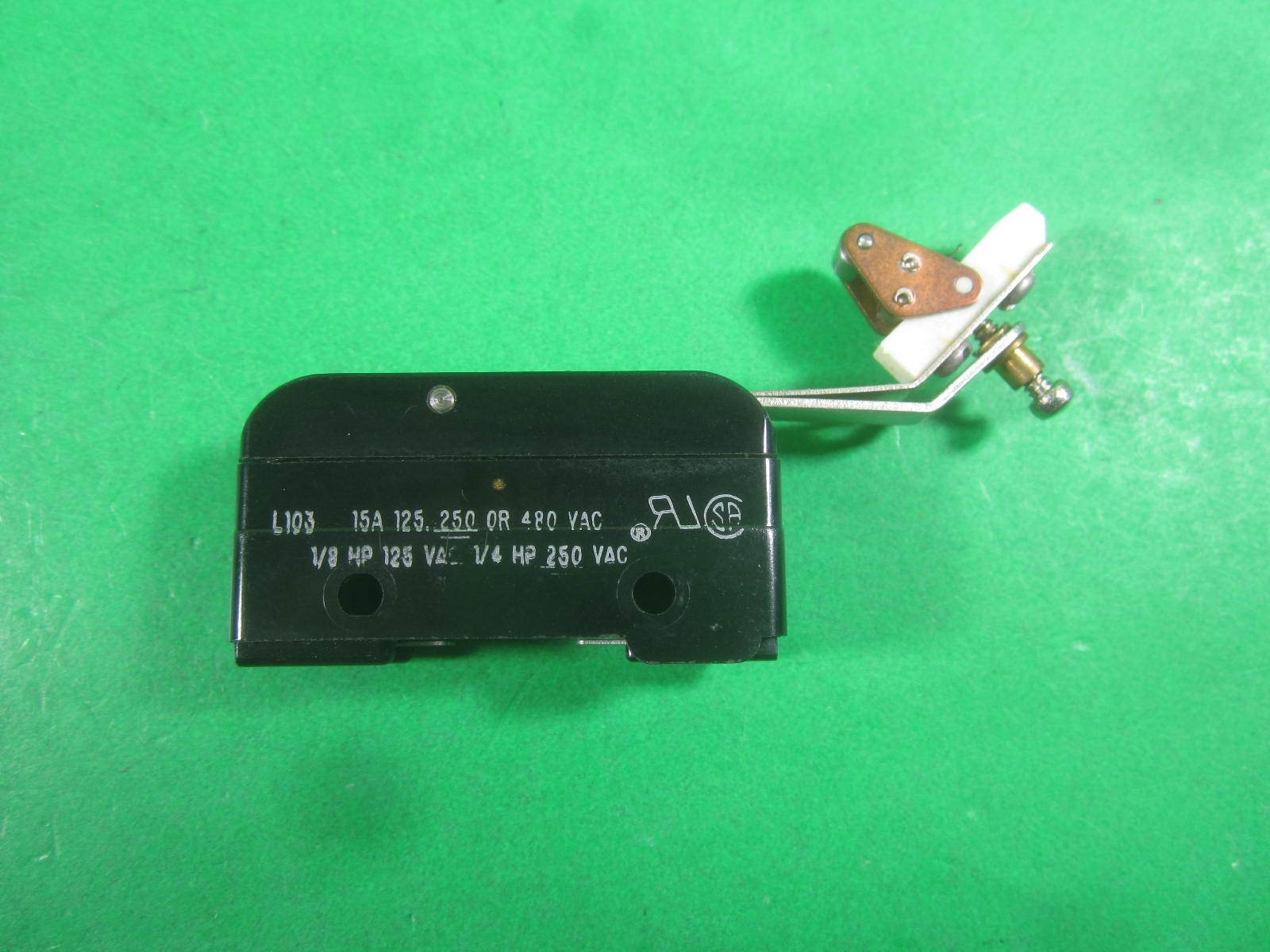 Micro Switch -- YZ-RM1 -- (Lot of 2) New