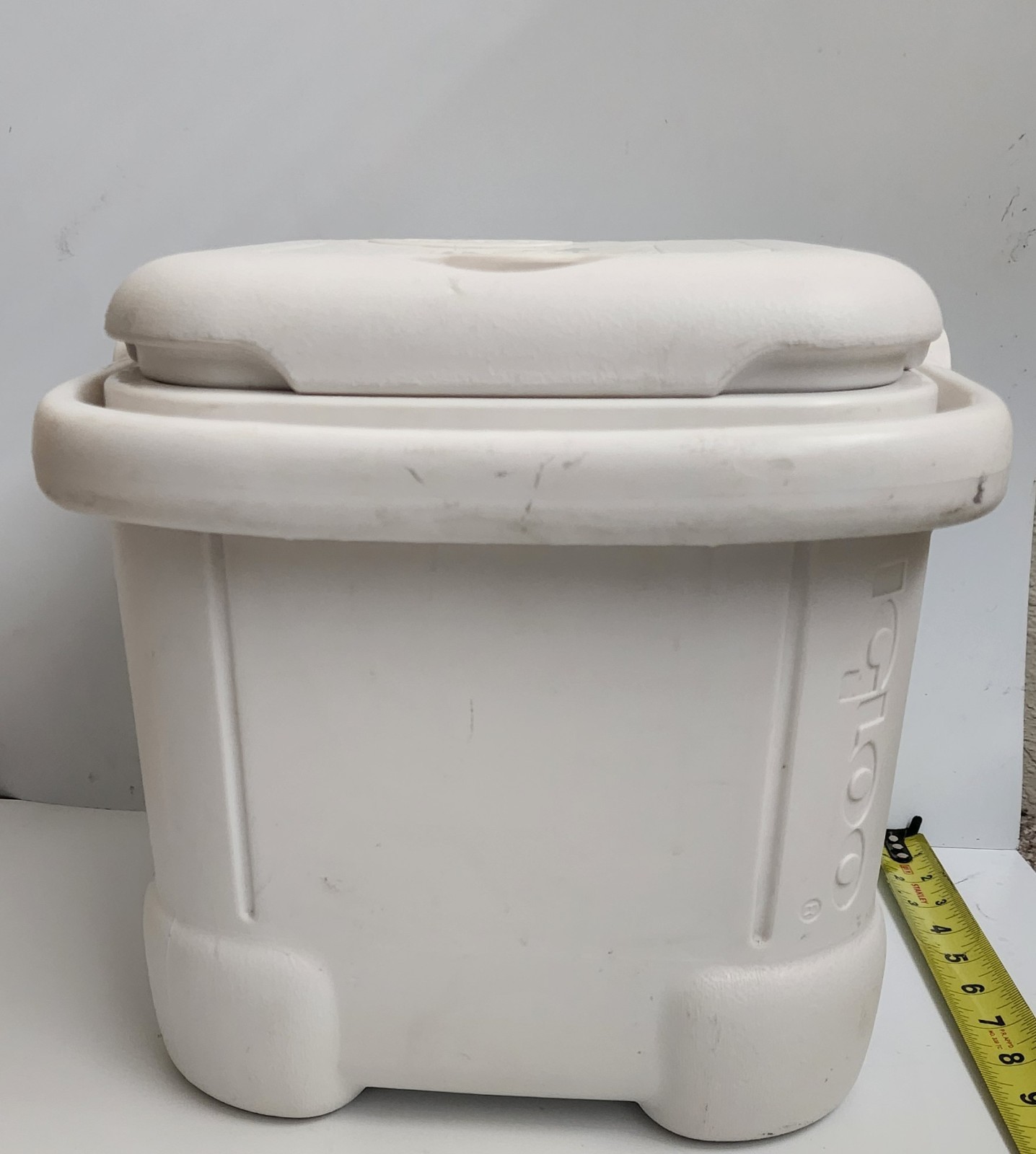 Igloo Ice Cube 12 Quart 14 Can Plastic Cooler With Top Compartment and Handle