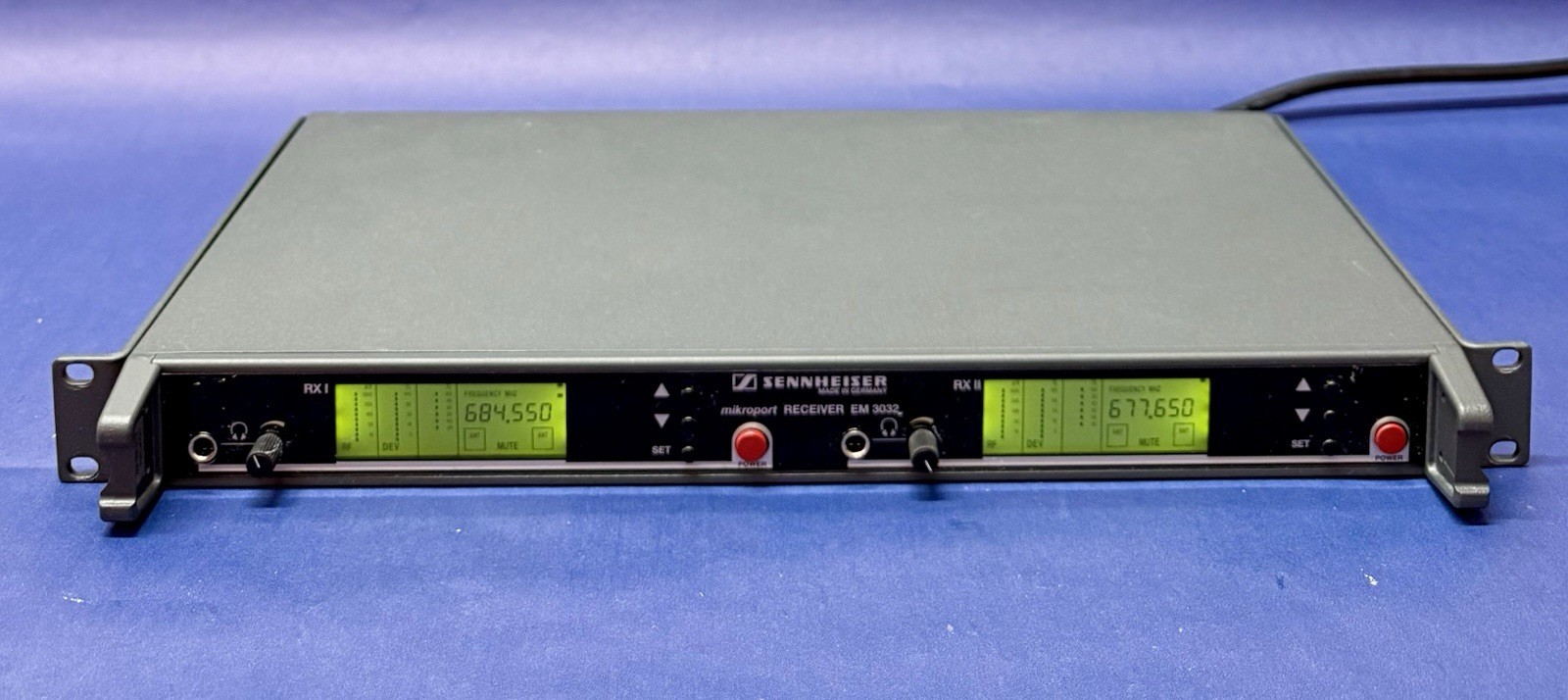 Sennheiser EM3032-U True Diversity Dual Receiver Freq. Range 674-698 MHz