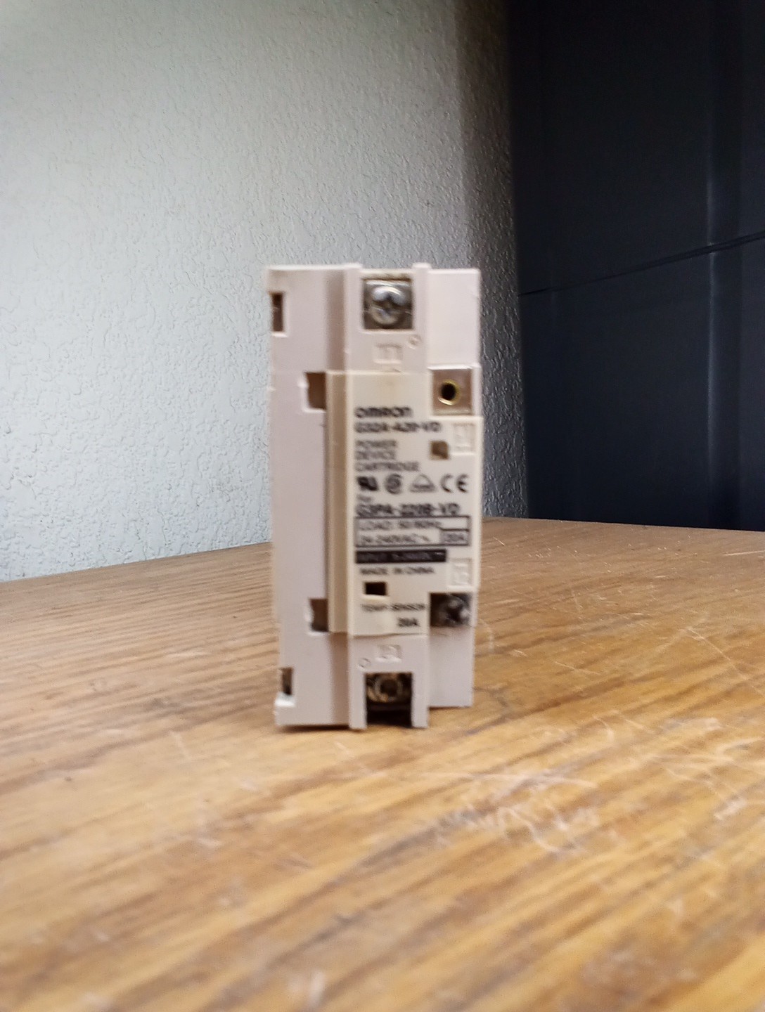 OMRON G32A-A20-VD Solid State Relay