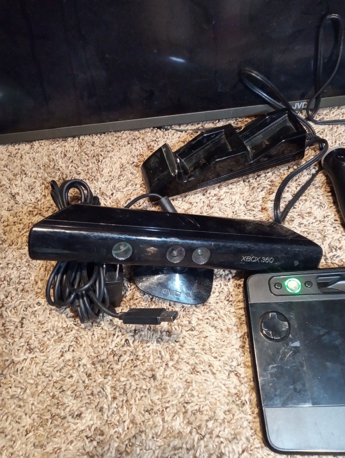 xbox 360 LOT accessories, wheel, Kinect,charger