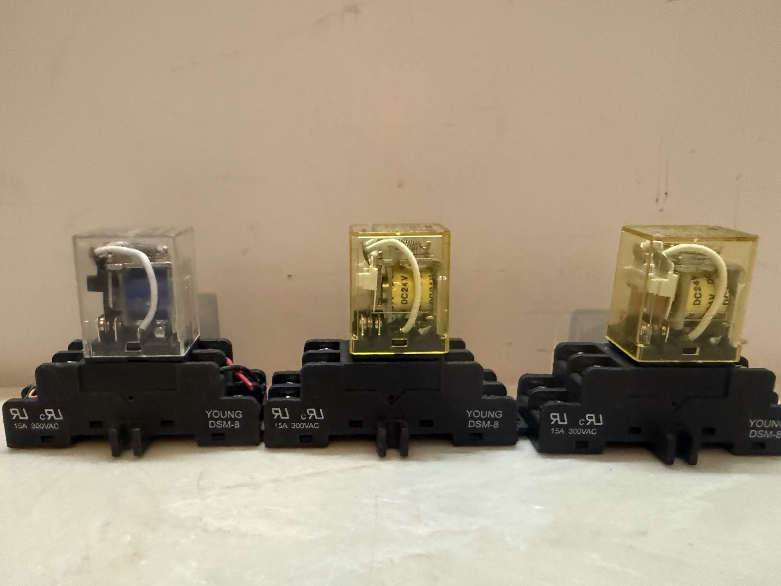 Young DSM-8 Relay Base 8-PIN 15A 300VAC 0302B Lot 3 Qty