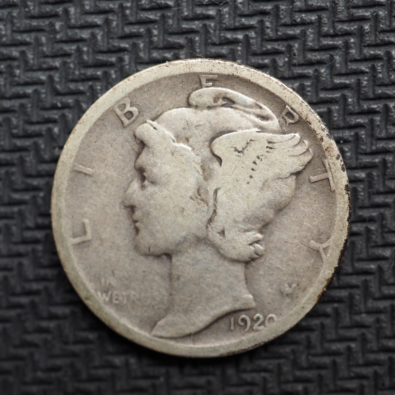 1920  **D**MERCURY   HEAD  SILVER DIME - FREE SHIPPING! C2499