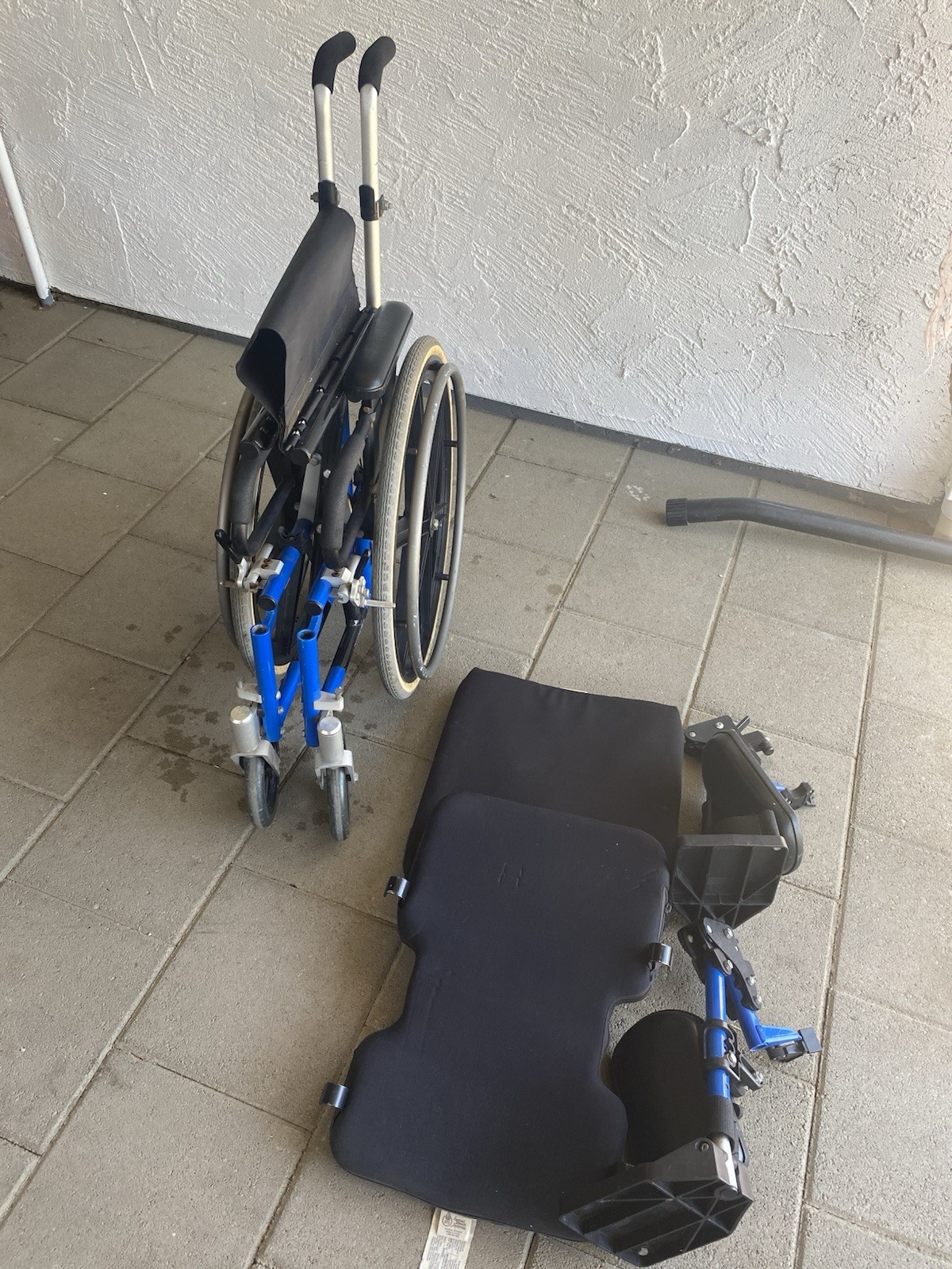 Quickie 2 wheelchair manual folding wheelchair 16”x19”x22”