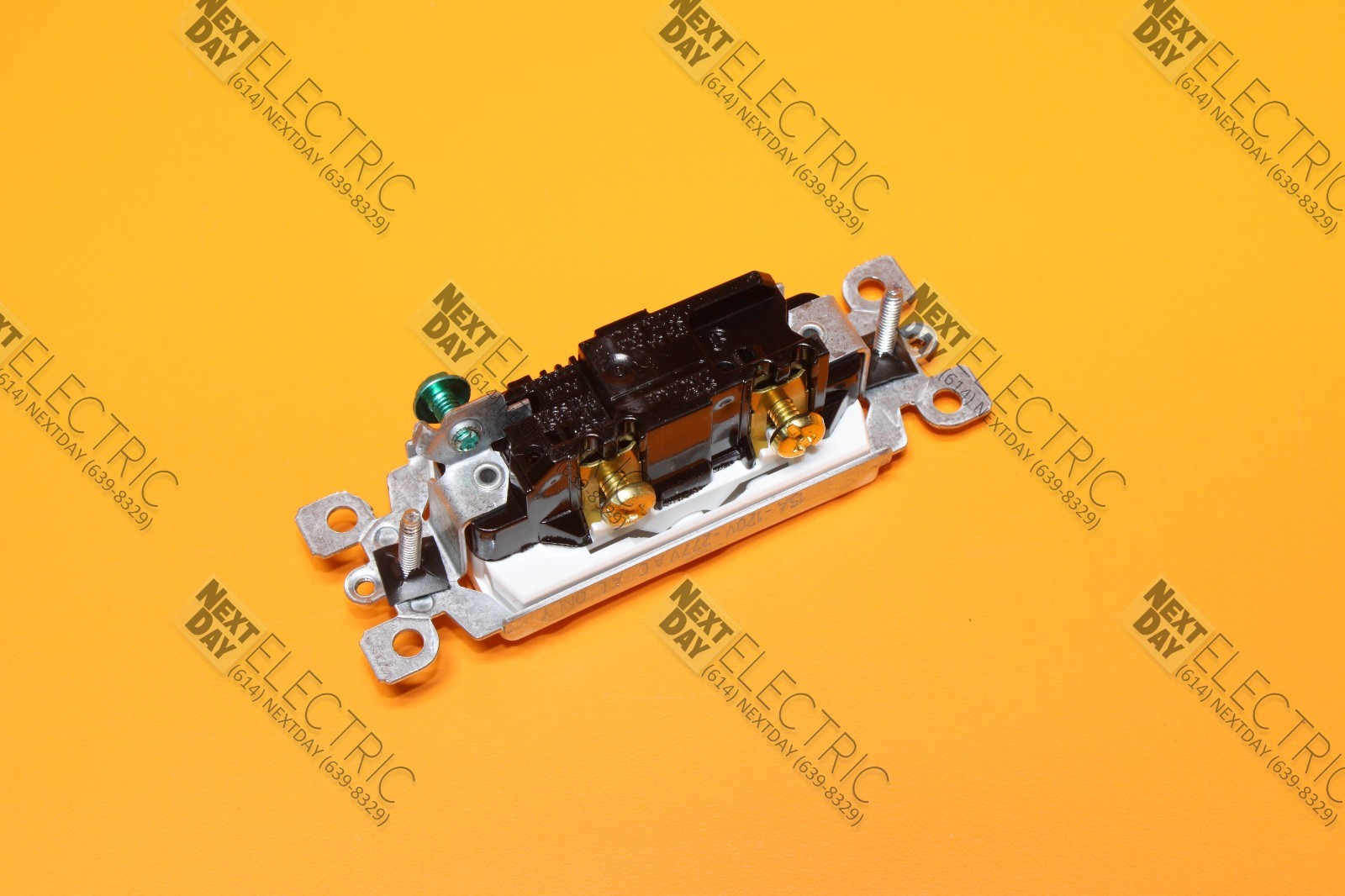 Leviton, 5601-2W, White Switch Wall Single Pole Grounding 15a-120v Decora