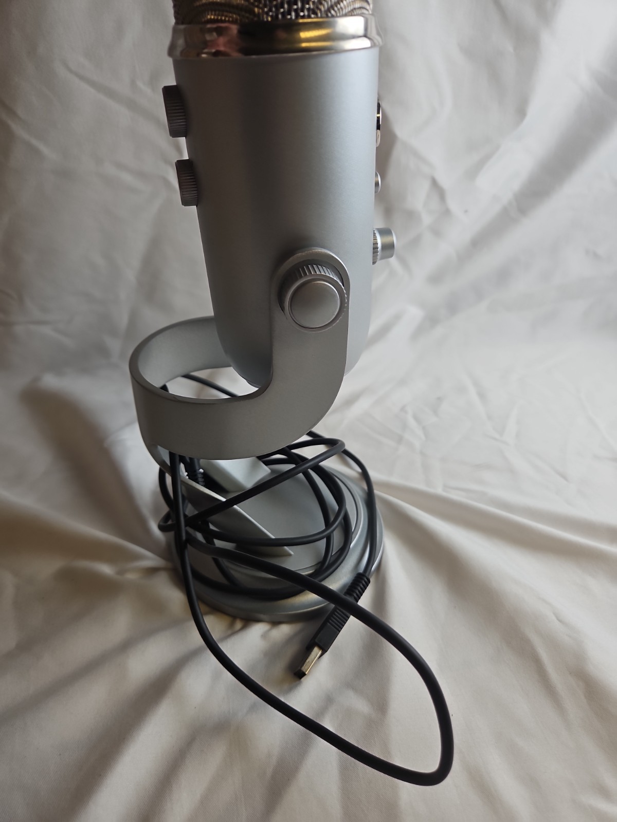 Blue Yeti Professional USB White Recording Microphone with Shock Mount #DRW4