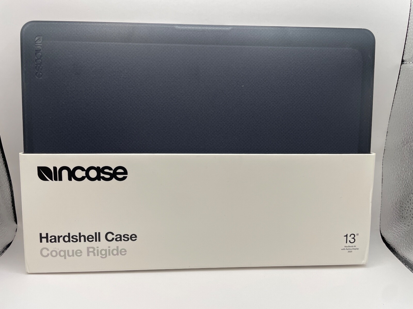 Hardshell Case Dots for 13" MacBook Air (Retina, 2020) INMB200615 - Black