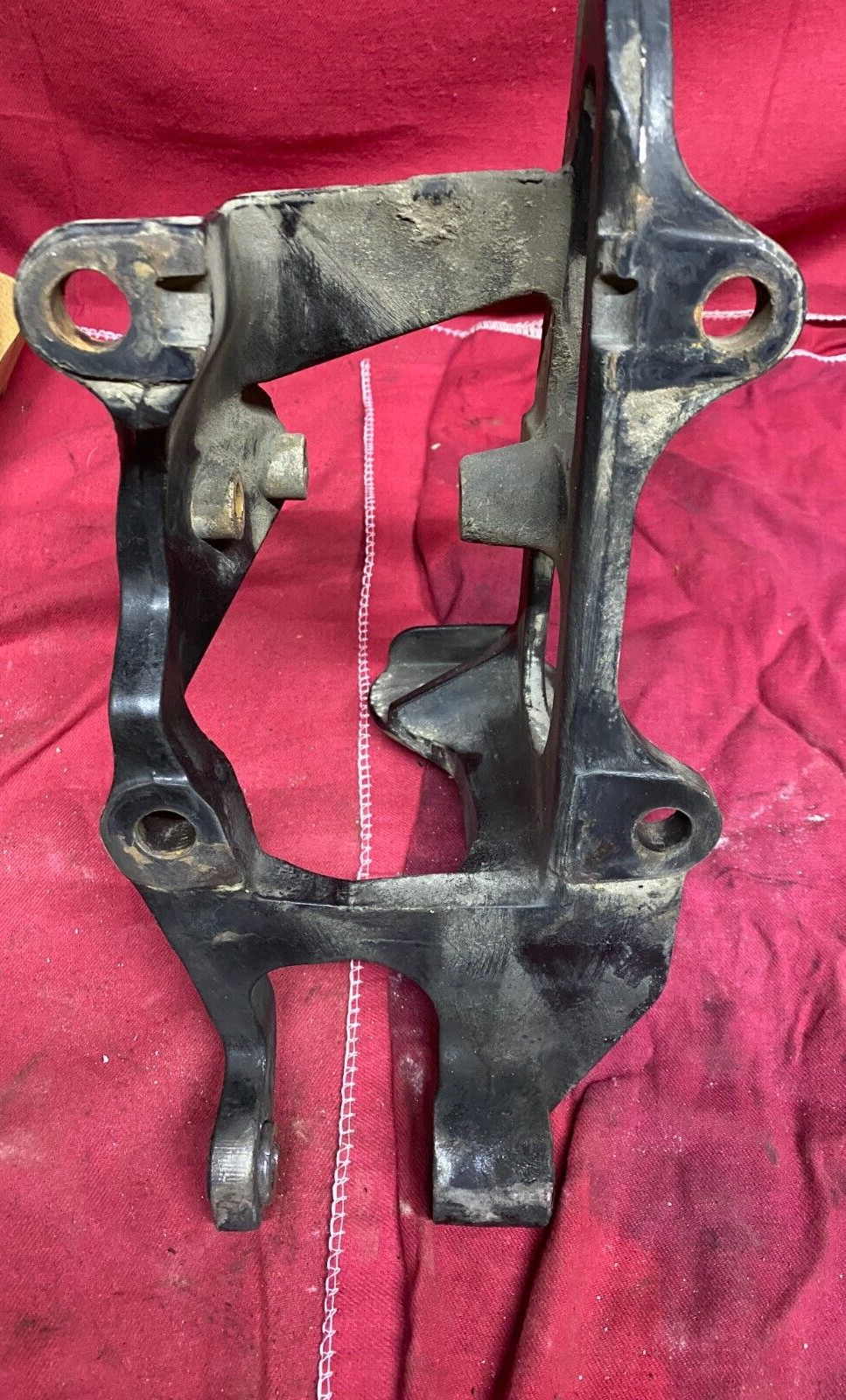 KENWORTH REAR SLEEPER CAB AIR RIDE MOUNT,   BRACKET,  PACCAR 25521025