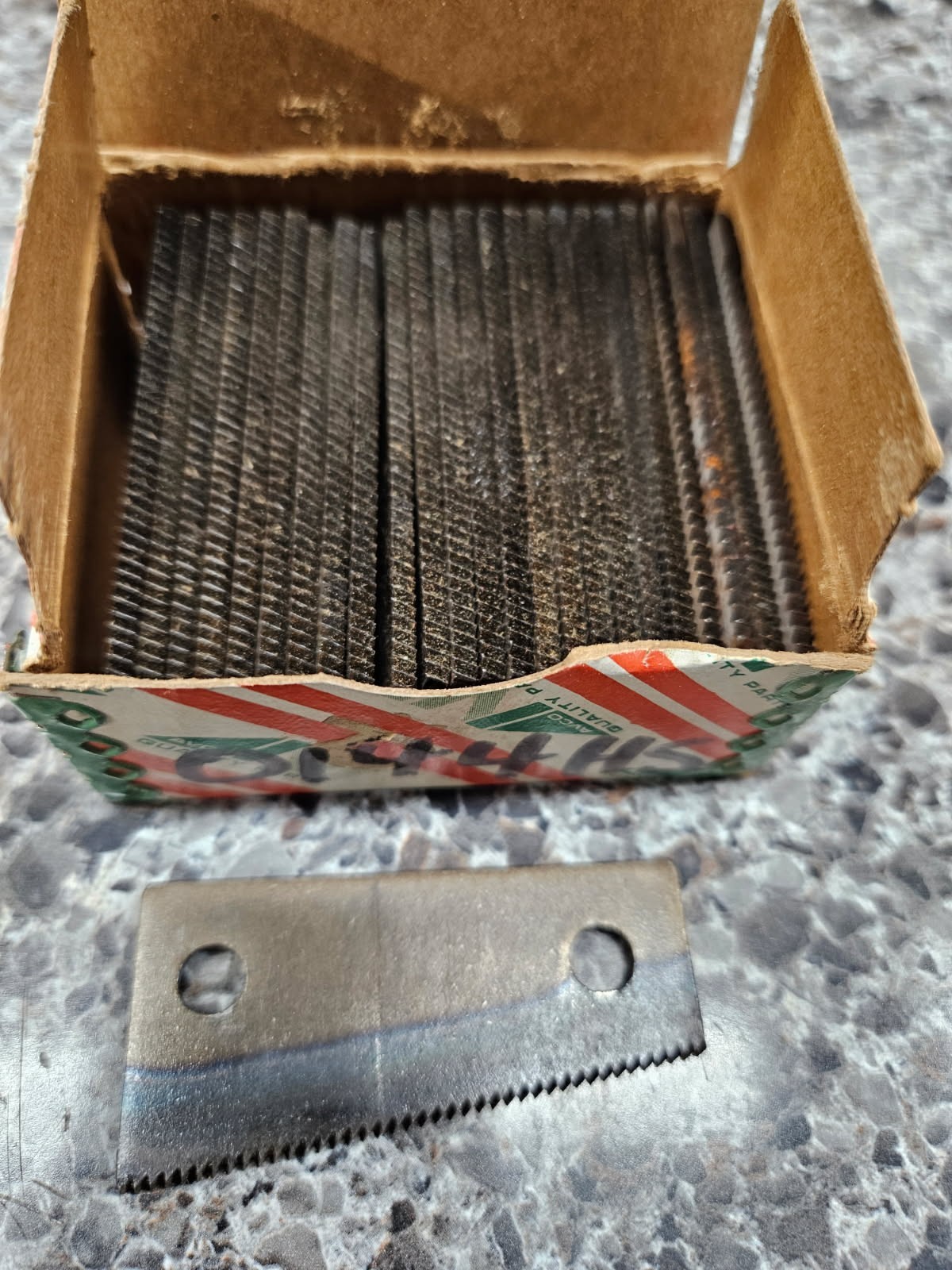 NEW IDEA M34 MOWER LEDGER PLATE N144HS (25 PACK)