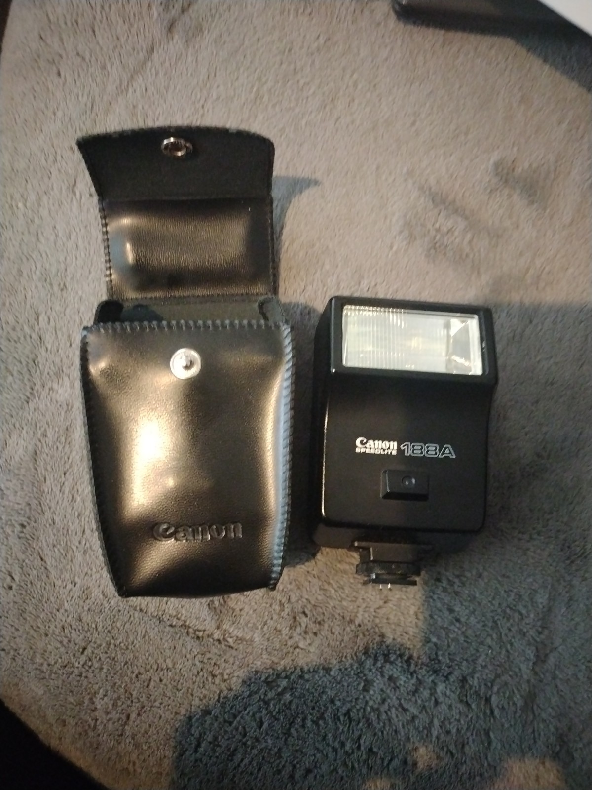 Canon SPEEDLITE 188A Xenon Shoe Mount Flash for Canon SLR With Original Case