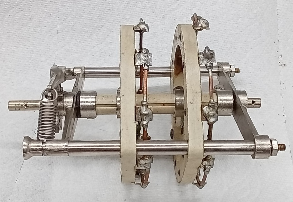 1 RADIO SWITCH # 88S - 32 CERAMIC HV RF ROTARY SWITCH