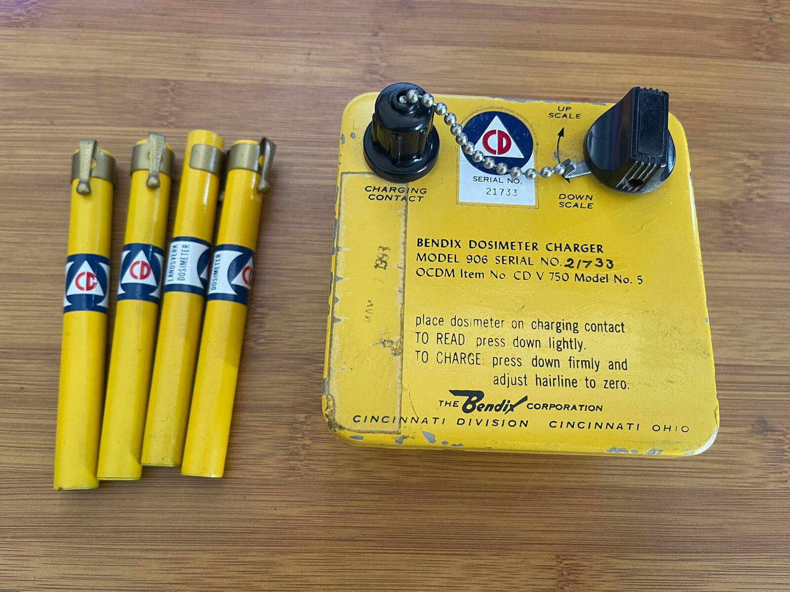 CD Bendix Dosimeter Charger Model 906  OCDM ITEM NO. CD V 750 AND  4 Pens.