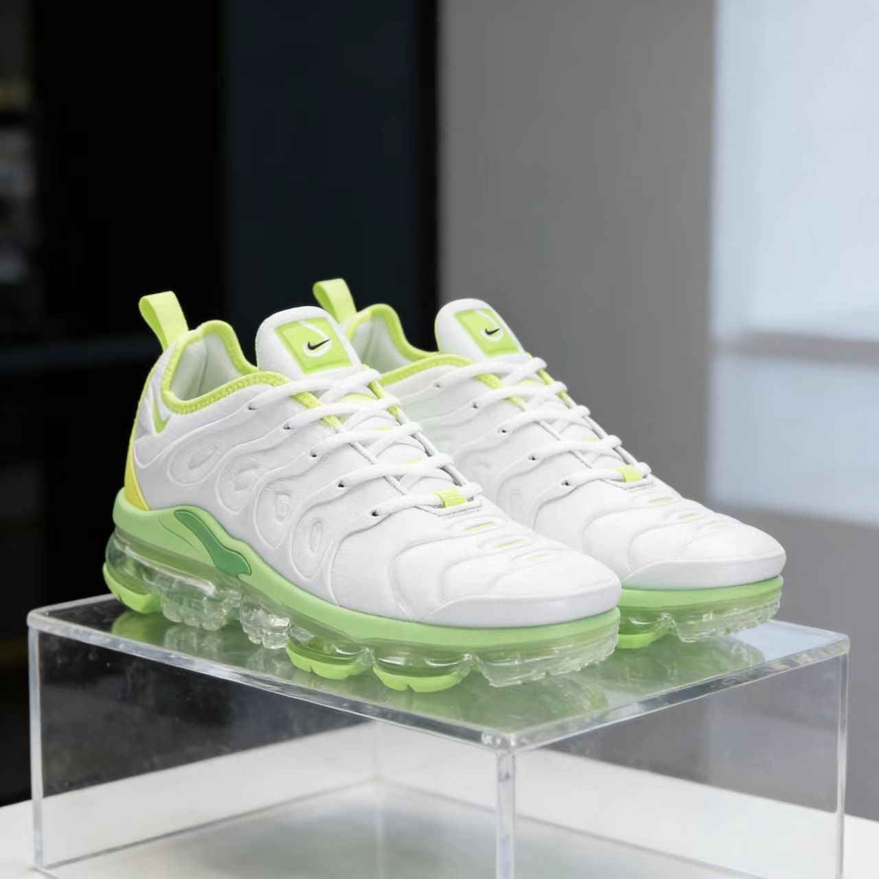 🔥 New Ds Nike Air Vapormax Plus TN Men's White and green Size 13 Free shipping