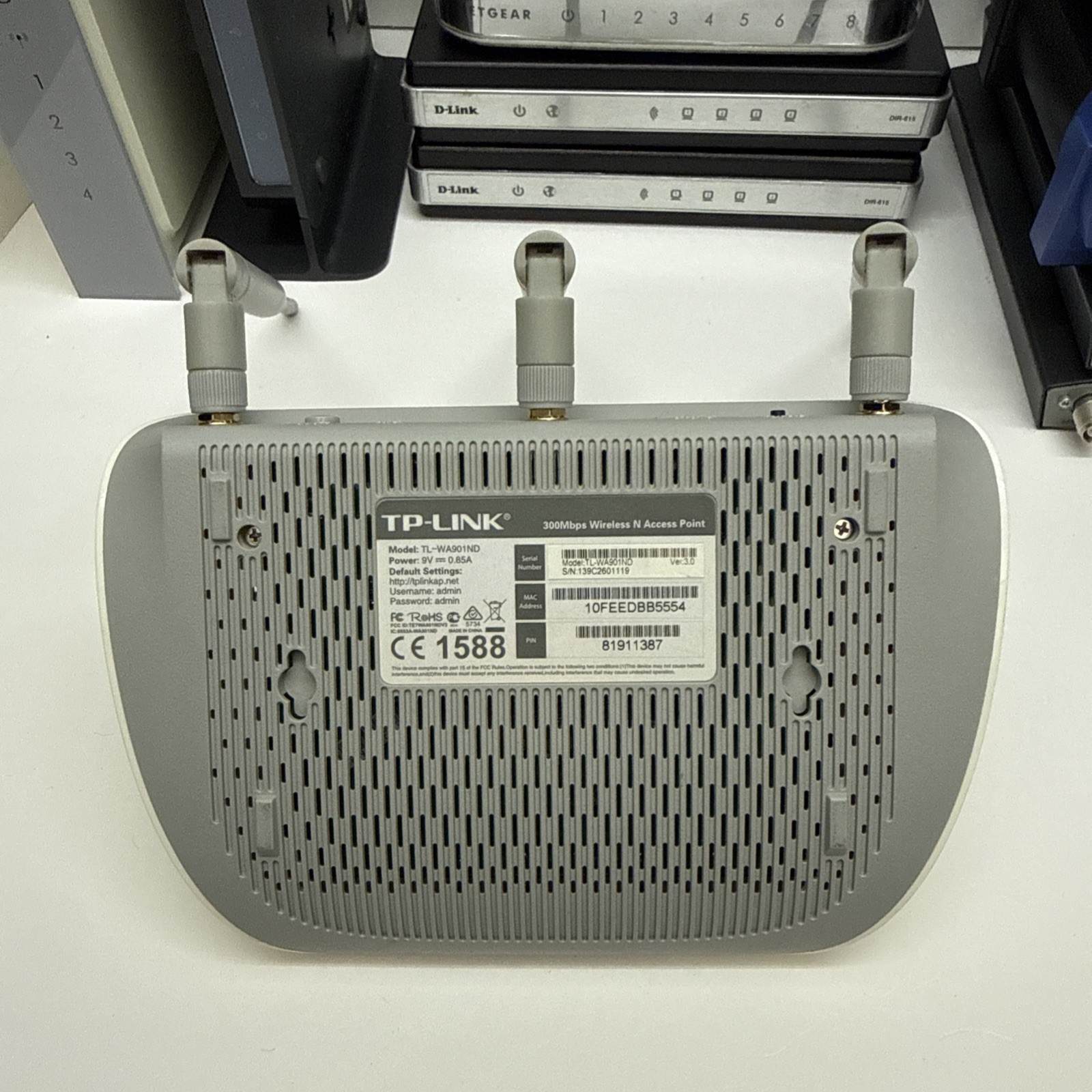 Ubiquiti Networks UAP-AC-PRO 1300Mbps Wireless Access Point