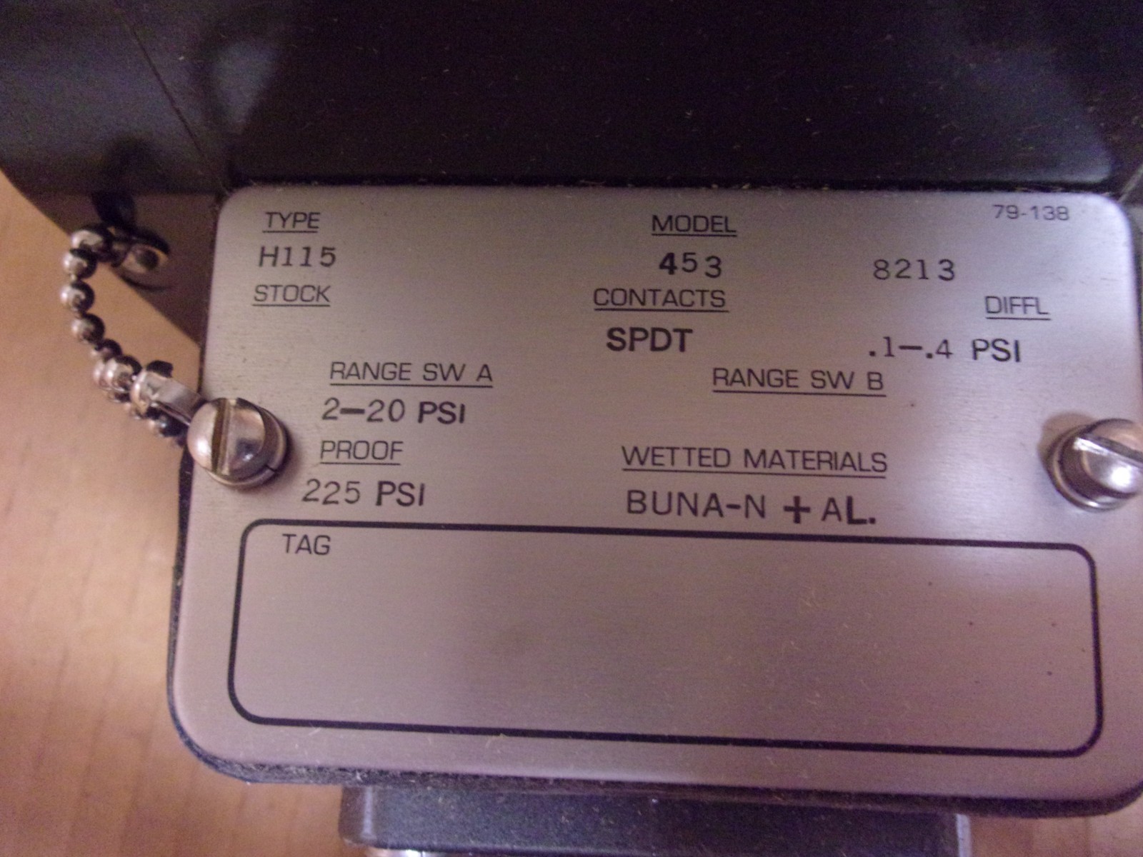 United Electric Nova Pressure Control Switch , type H115 , model 453