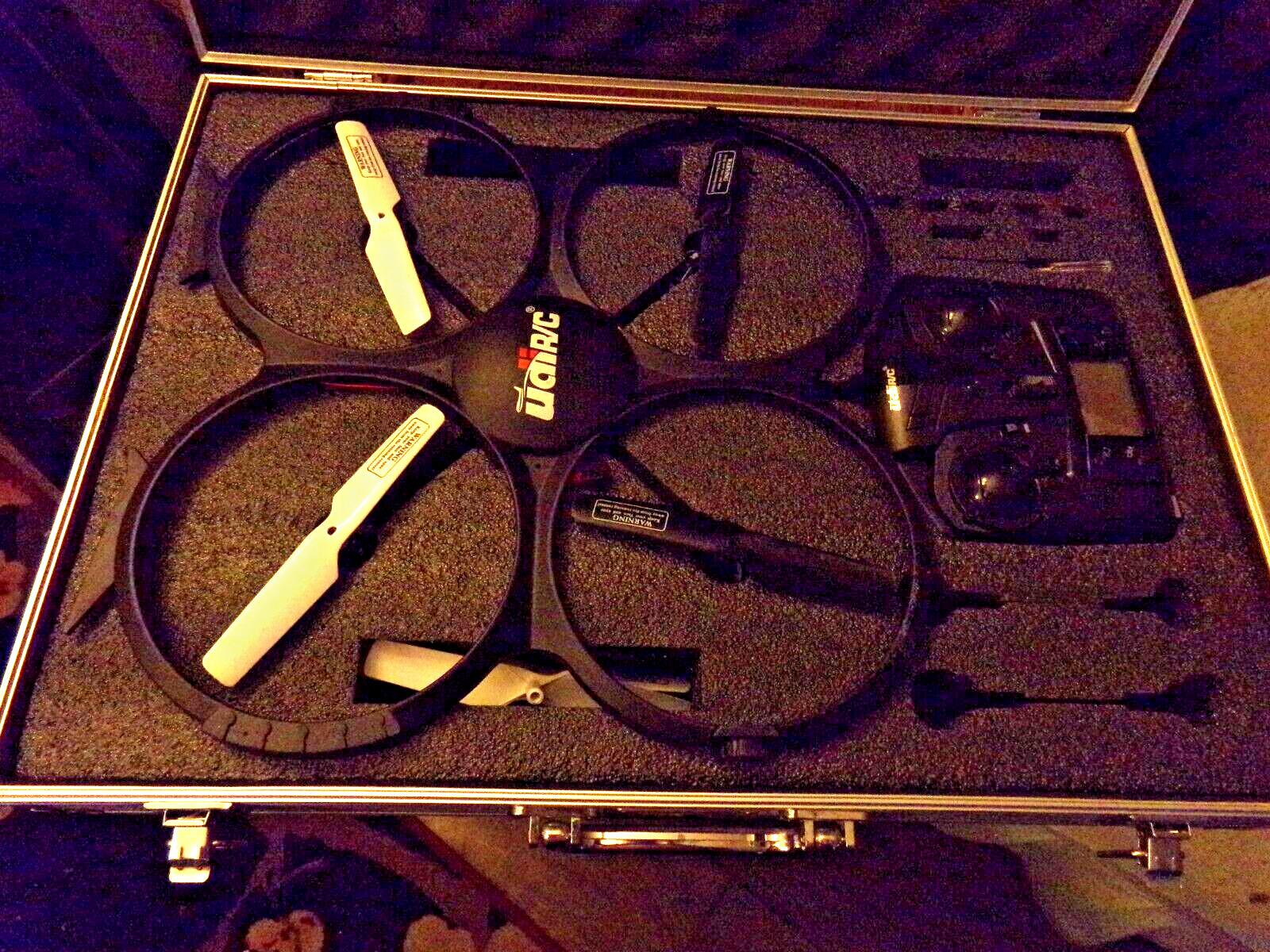 FORCE1 udi R/C QUAD COPTER in silver metal case large drone