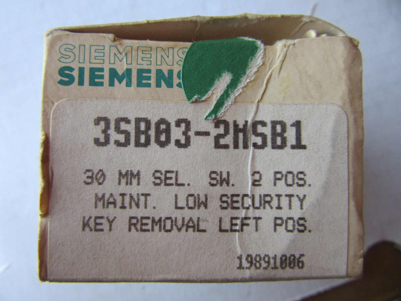 Siemens 3SB03-2MSB1 Selector Switch 2 Position 30MM with 2 keys NEW!!! Free Ship