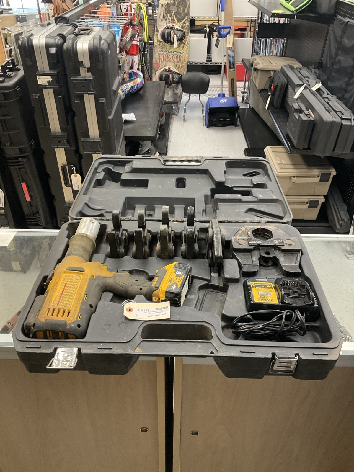 Dewalt DCE200 Crimping Press Tool Kit 237062