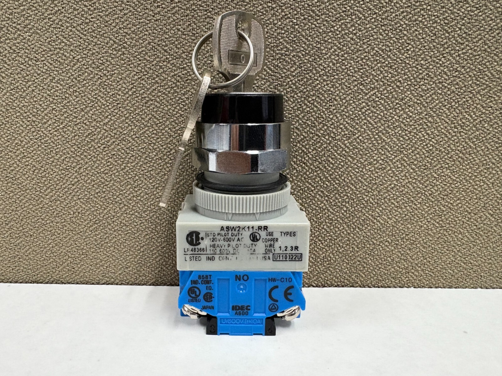 IDEC ASW 0201 Key Selector Switch | 2-Position Maintained | 600V