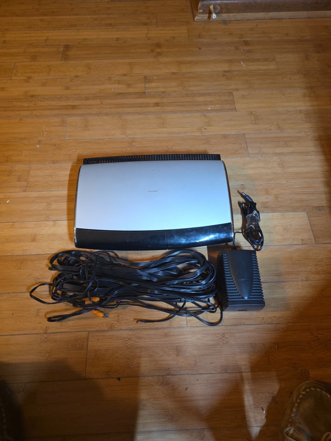 Bose AV18 Lifestyle 18 Media Center CD/DVD/MP3 Player w AC Adapter, Speaker Wire