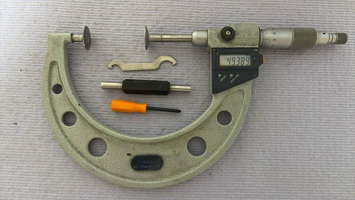 Mitutoyo  MITUTOYO Digital Straight Type Thickness Micrometer 369 513 30 Caliper