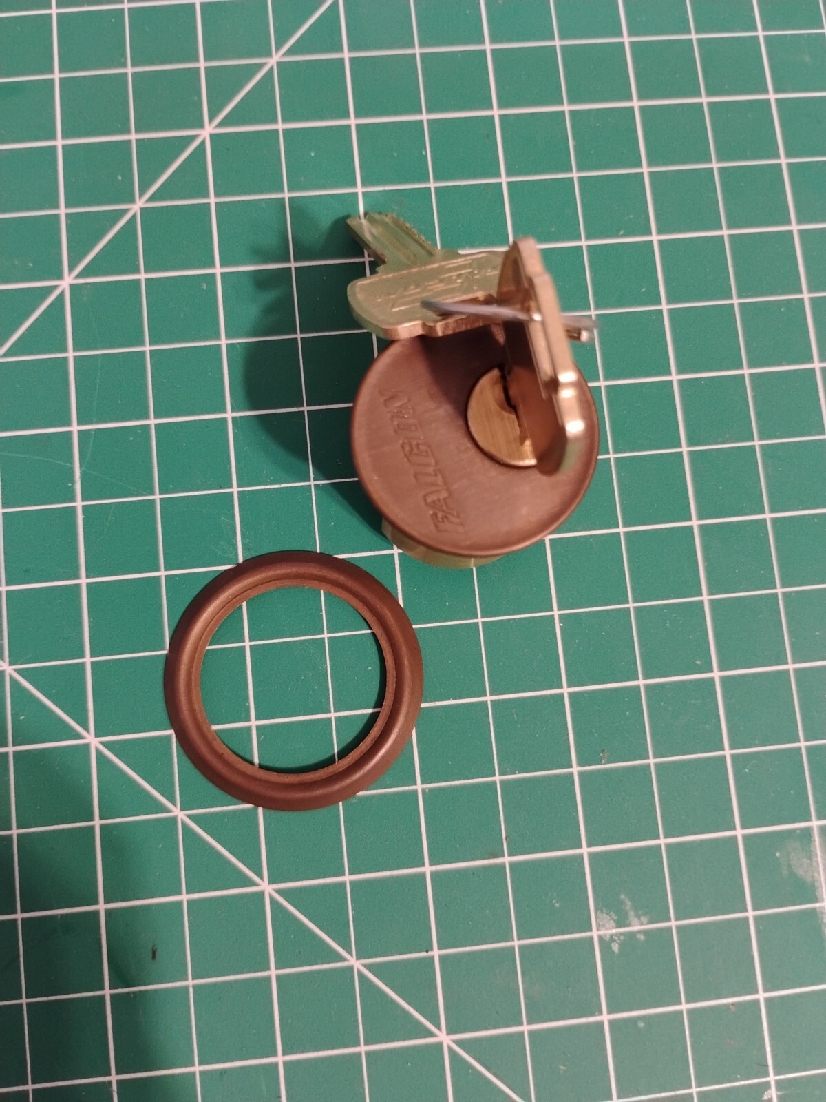 FALCON Entry Lock Core/Cylinder Bronze With Keys