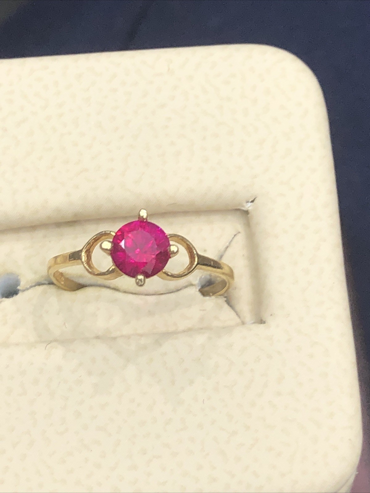10KT YELLOW GOLD PINKY FINGER RING WITH  ROUND RED STONE SIZE 3.25 Free Resize