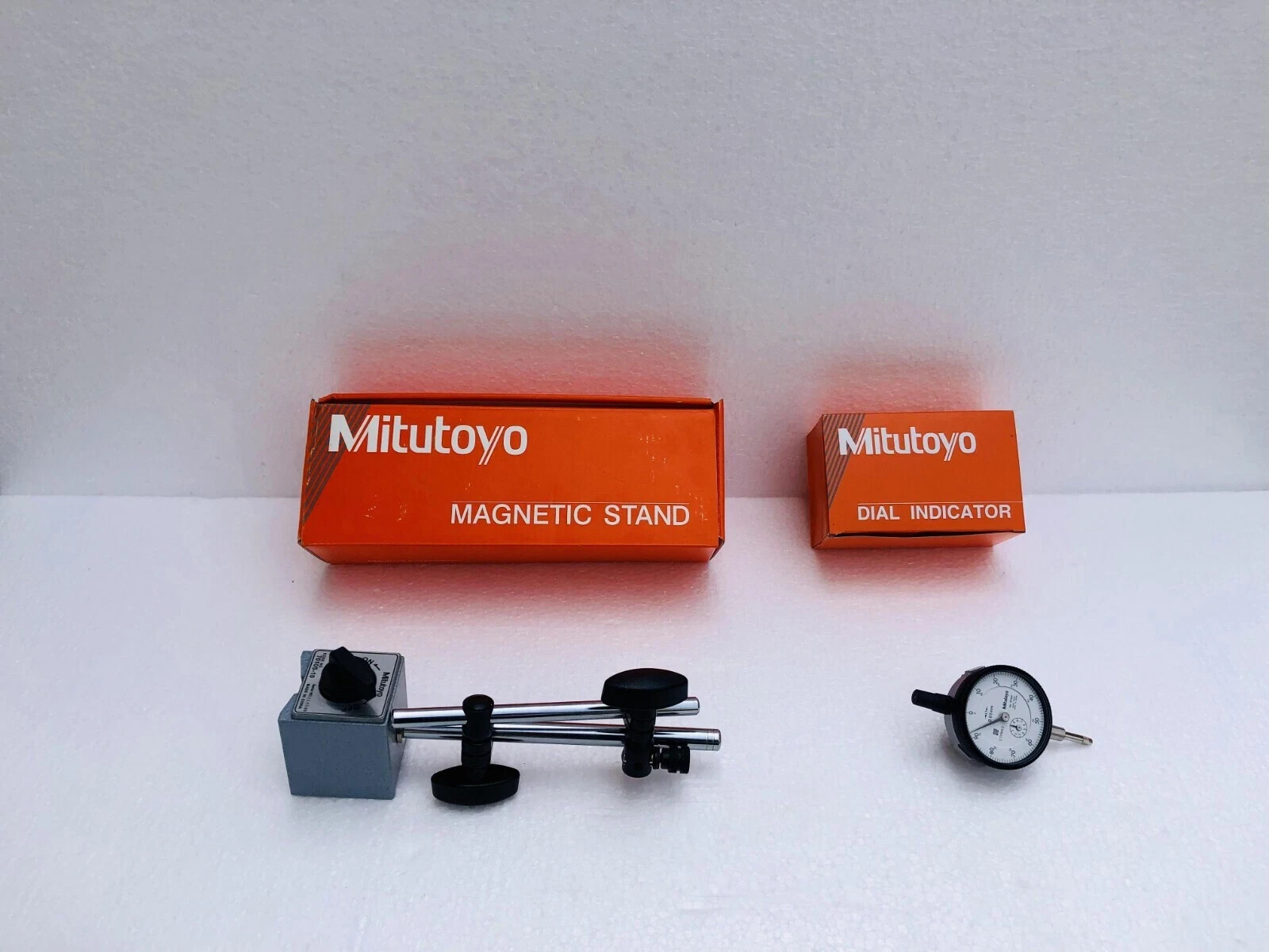 Mitutoyo 7010S-10 Magnetic Stand With 2046A Dial Indicator
