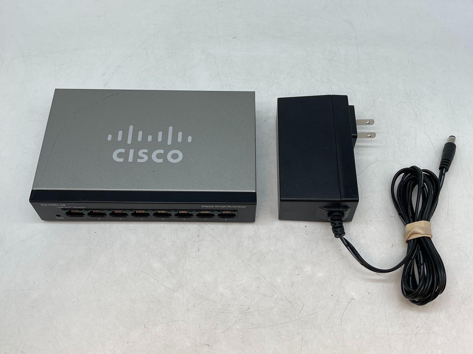Cisco SG100D-08 V2 8 Port Gigabit Switch W/ADAPTER Free Shipping