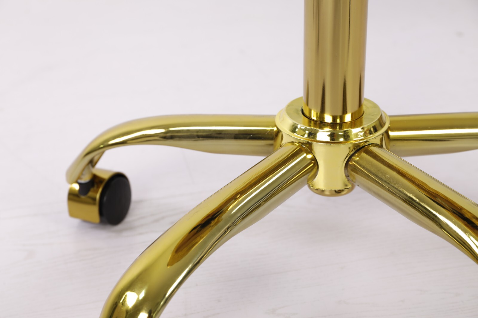 Hydraulic Saddle Stool Gold Rolling Swivel Chair with Wheels Adjustable stool