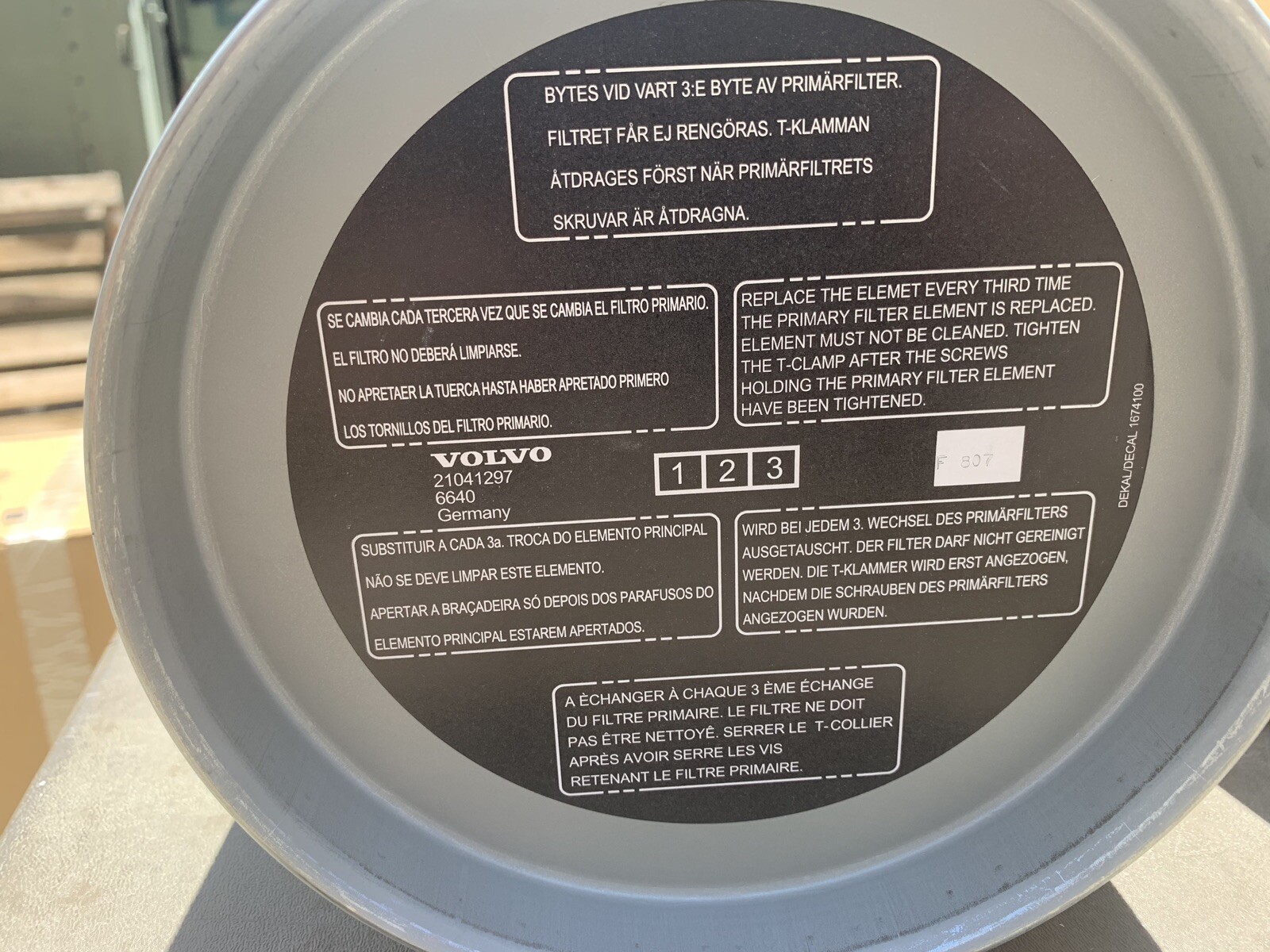 GENUINE VOLVO AIR FILTER 21041297