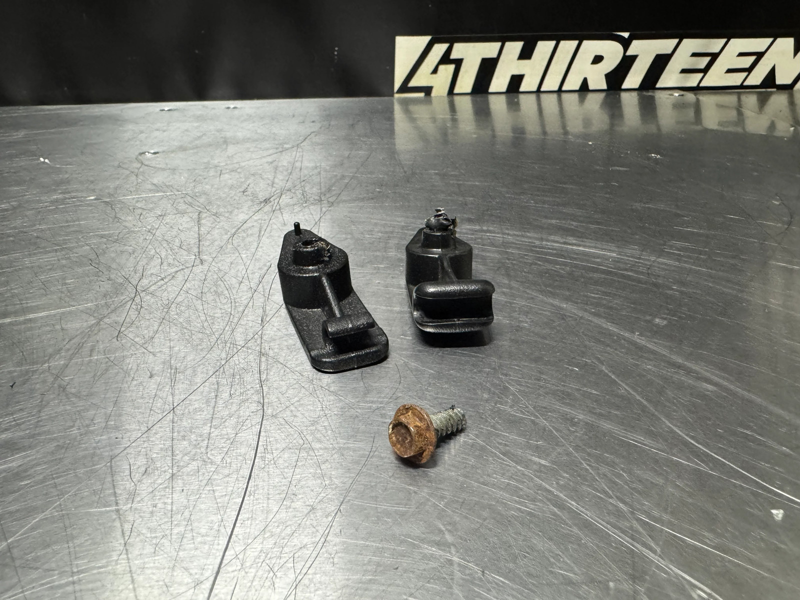 97-04 C5 CORVETTE SUN VISOR CLIPS OEM #N192