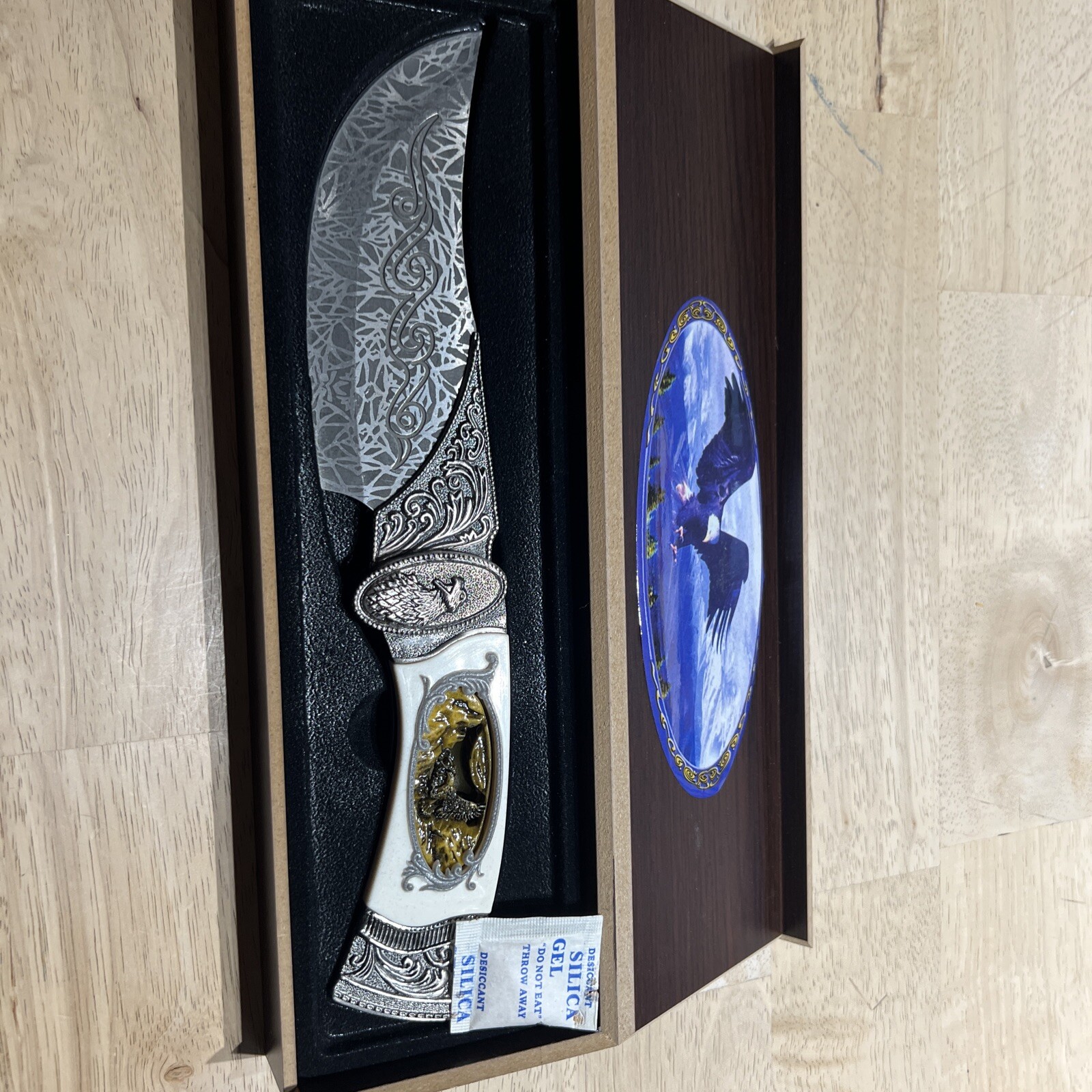 Fixed Blade Knife 10” Eagle Handle Embossed With Box Damascus Style Blade White