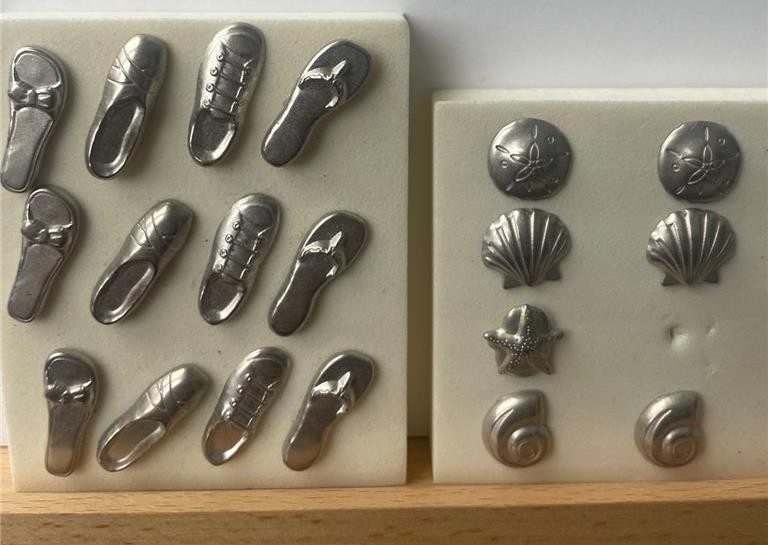 vintage LOT OF MAKING MEMORIES 19 SUMMER SILVER BRADS SANDALS, SHELLS, FLIP FLOP