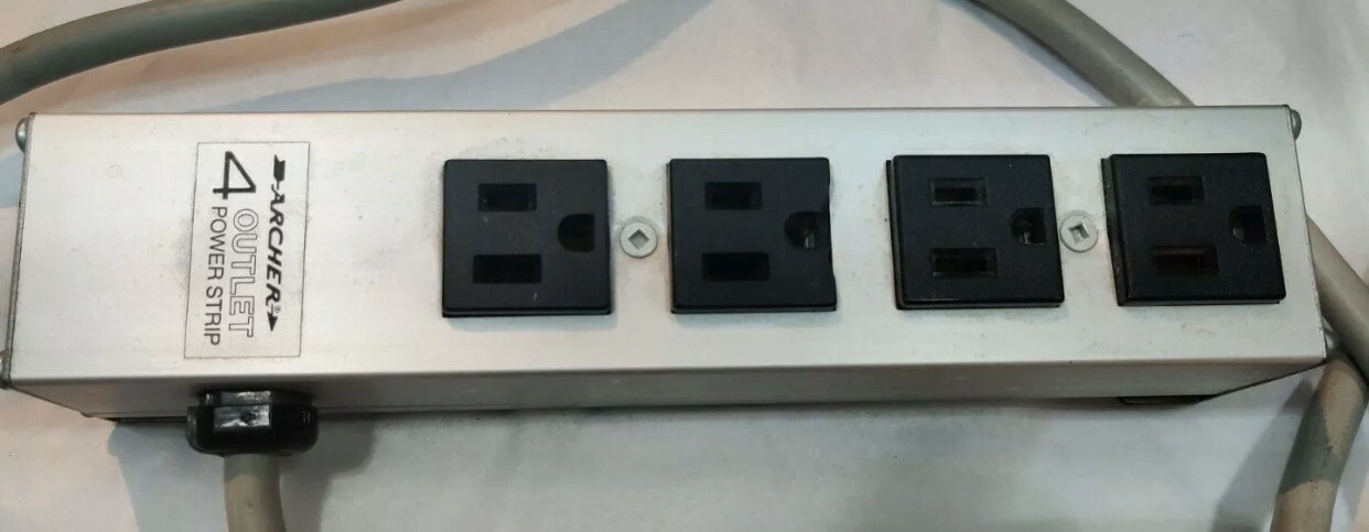 Lot Of 1 Radio Shack 4 Outlet Metal Power Strip And 1 2 Outlet Metal Power Strip