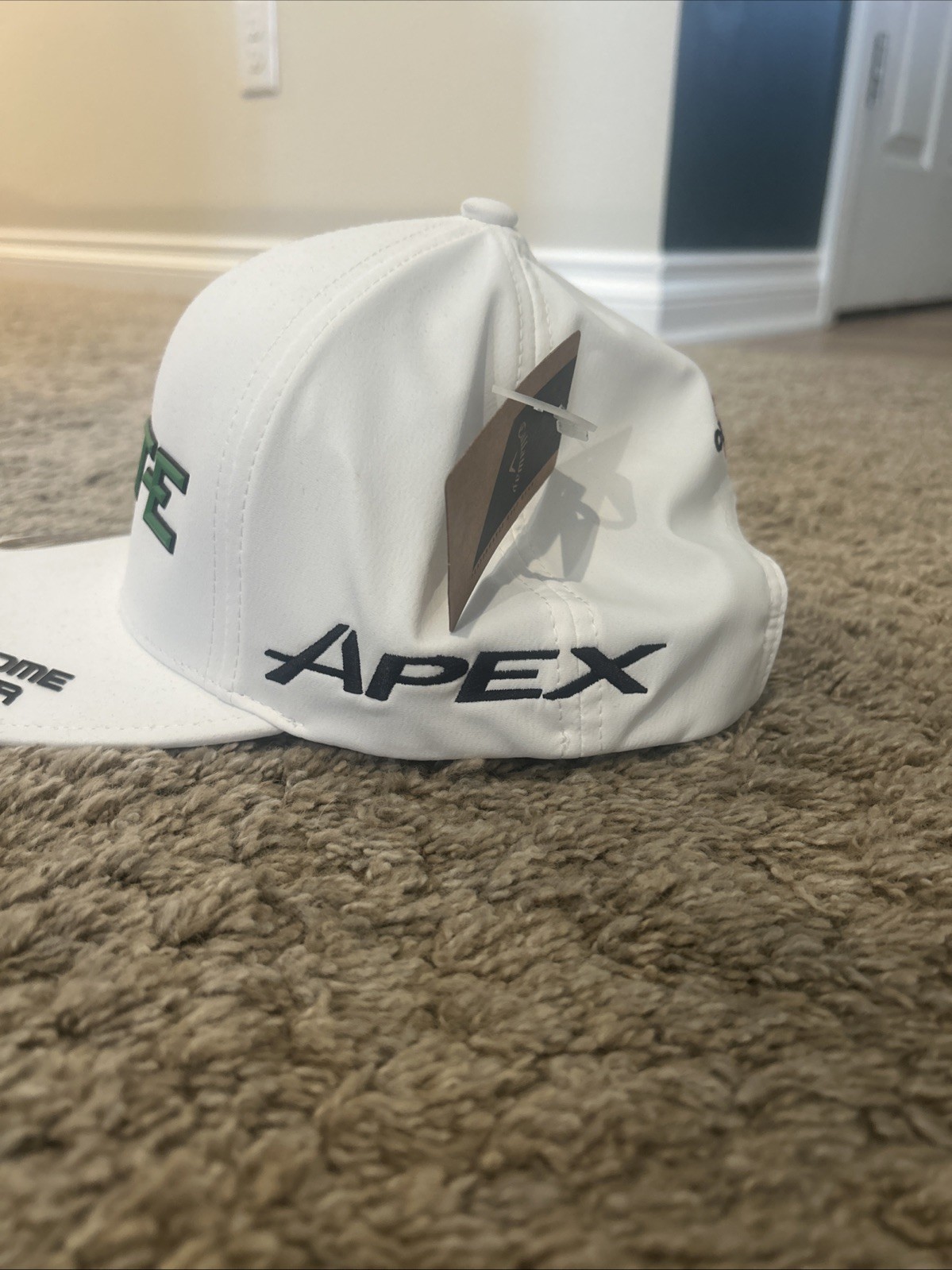 NWT- Callaway Chrome Tour Elyte White Golf Hat Flexfit Tech 110 Adjustable Cap