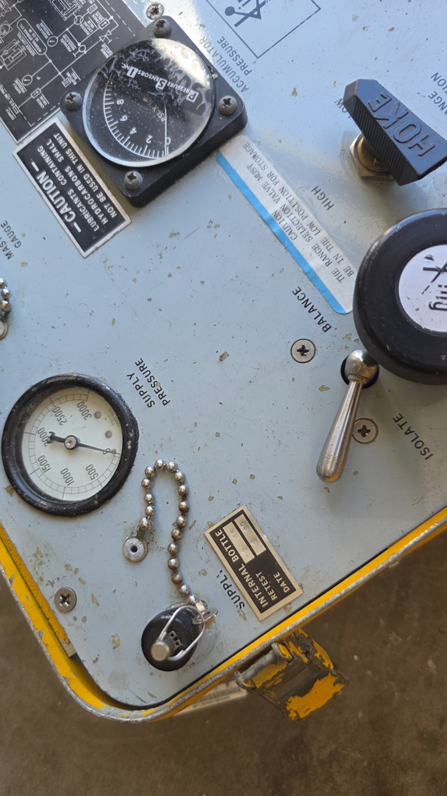King Nutronics - model 3461-48-101- Portable Pressure Calibration System