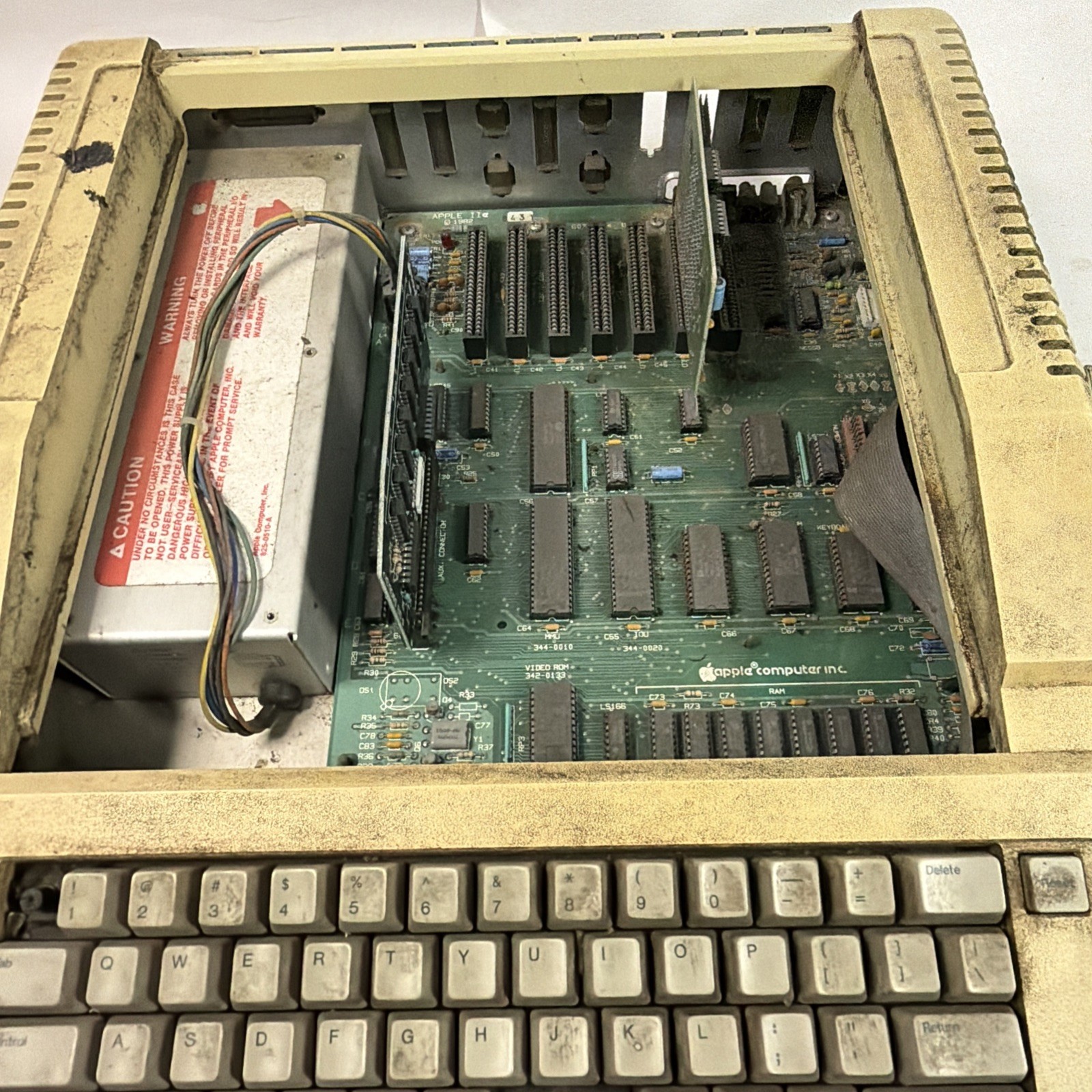 Vintage Apple lle Computer - As It Is