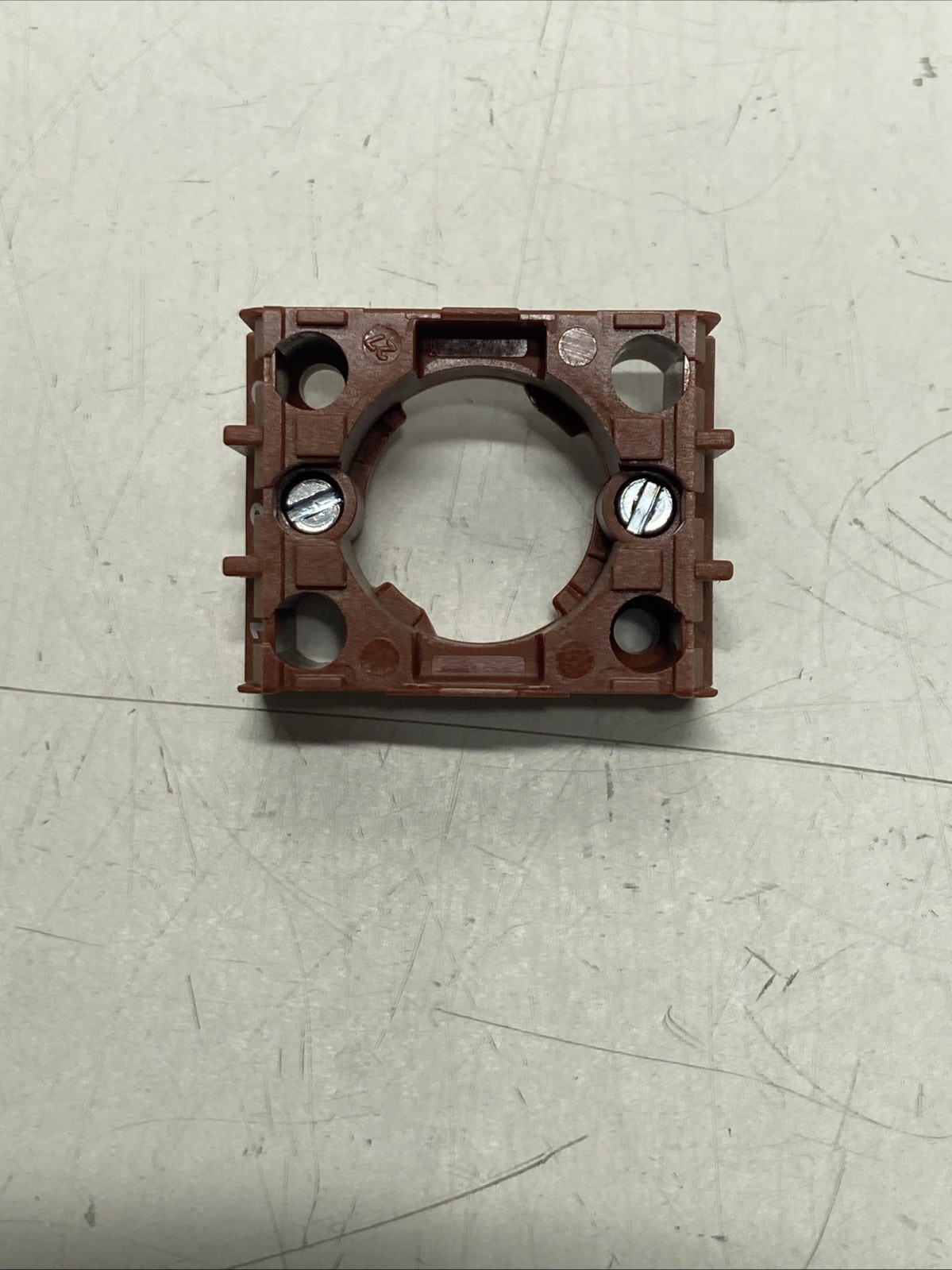 NEW SIEMENS 3SB02-2MKB 2 POSITION SELECTOR SWTCH Base Only 22MM BLACK