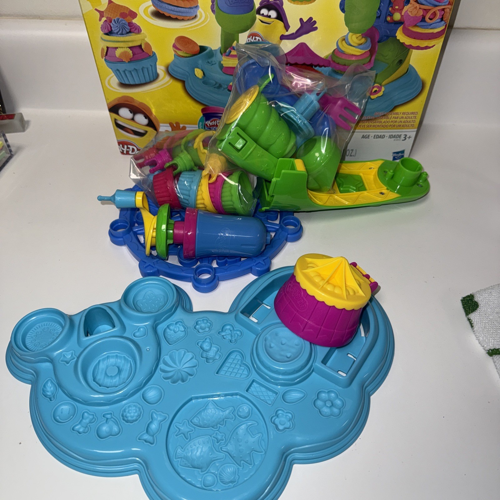 Play-Doh Cupcake Celebration Set Discontinued Design VGUC With Box