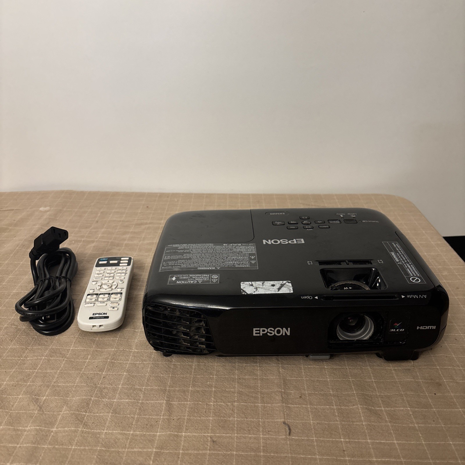 EPSON EX5220 3LCD Projector 1039 lamp hours **LOUD FAN NOISE**