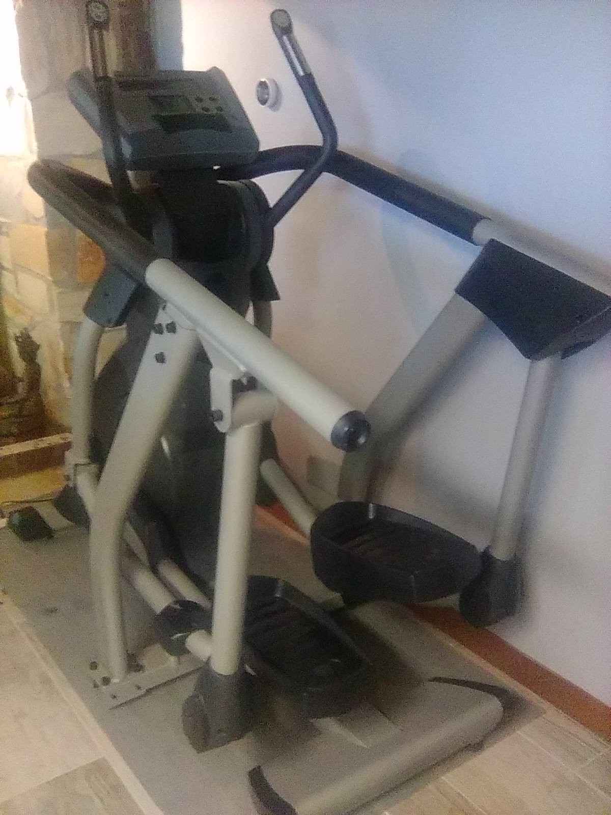 Nautilus EV7.18 Pro Series Elliptical Trainer.  *Delivery within 30 mile radius*
