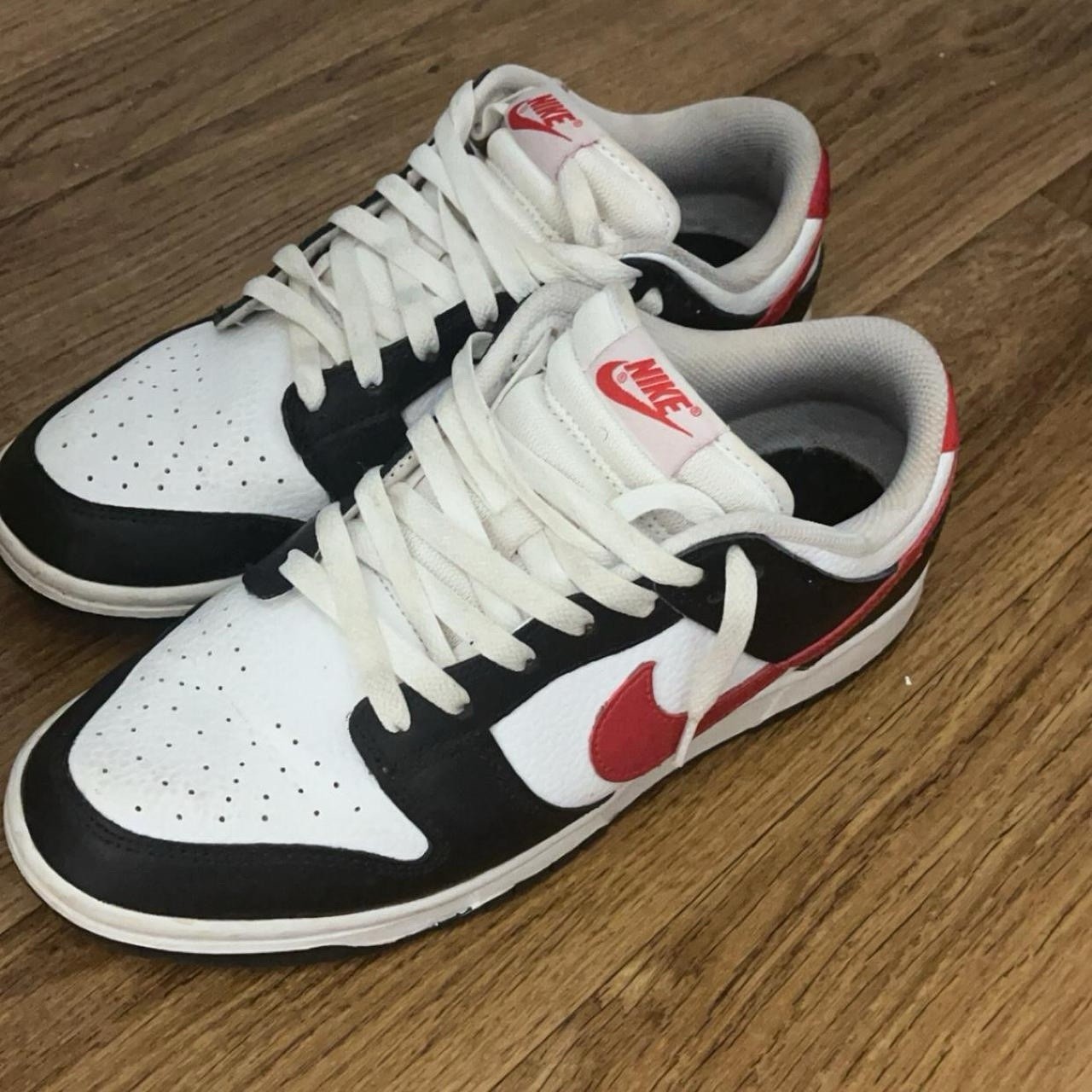 Nike Men’s Low Top Athletic Sneakers Lace Up Colorblock White/Black/Red