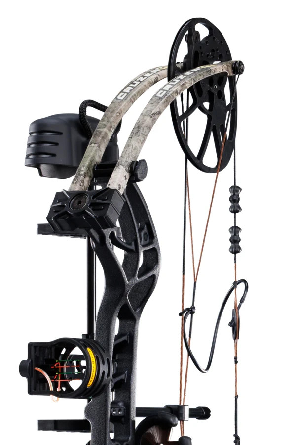 Bear Cruzer G4 RTH 70 Compound Bow Right Hand True Timber Strata