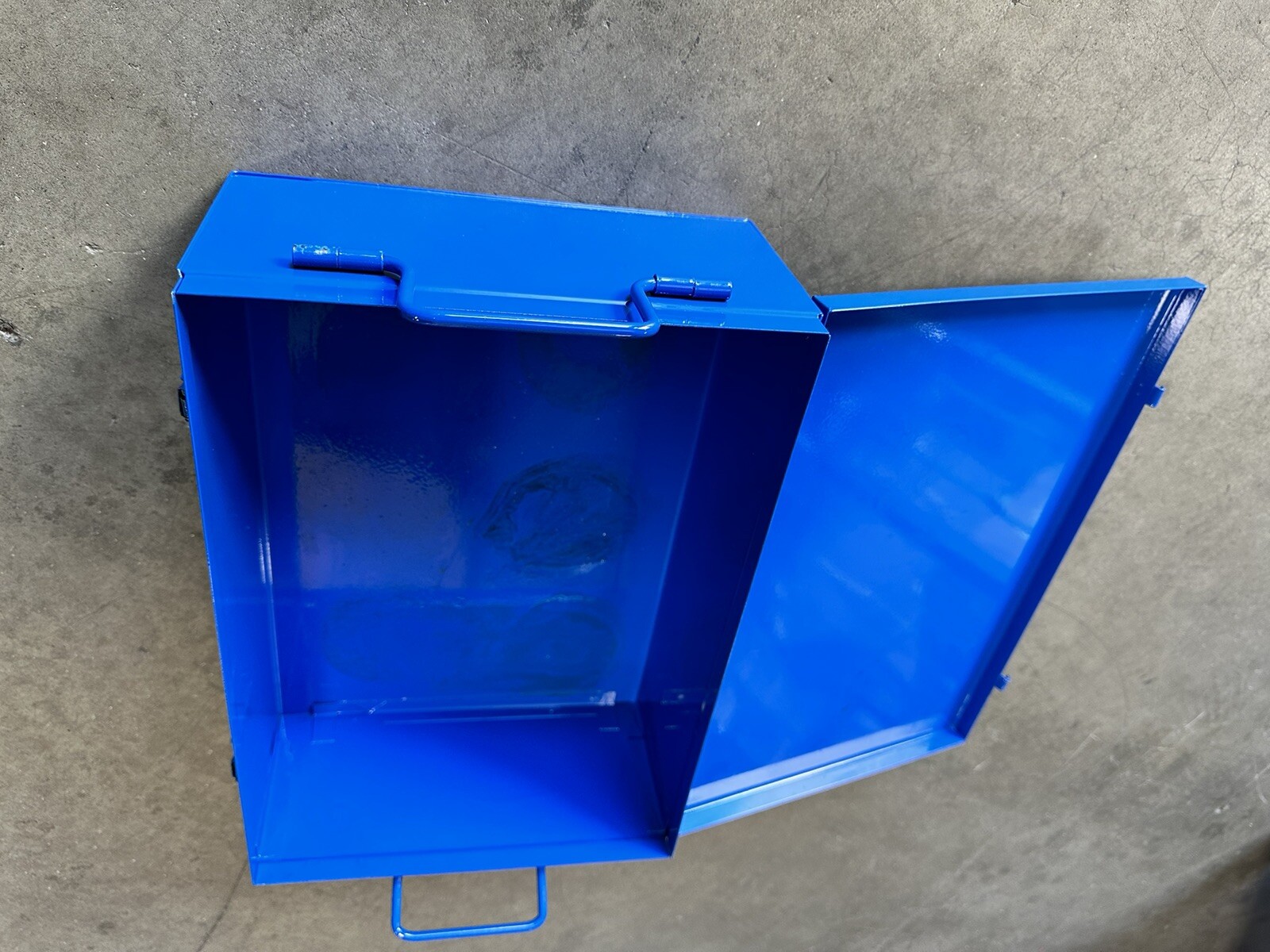 15-3/8” X 10-1/2” Metal Tool Storage Carrying Case Box