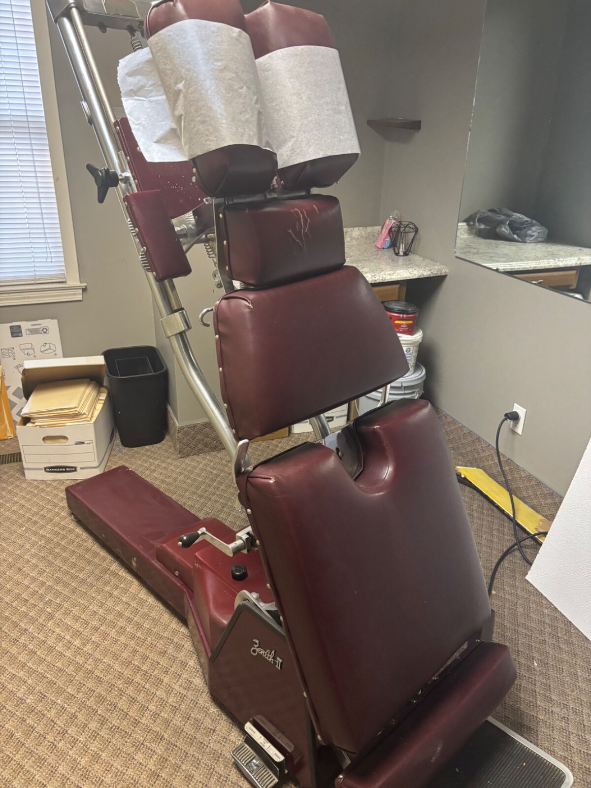 Zenith 210 HiLo 1st gen Chiropratic table